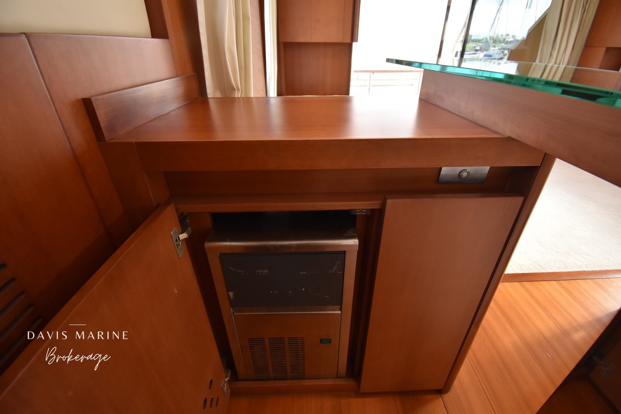 2008 Aicon 85 Flybridge