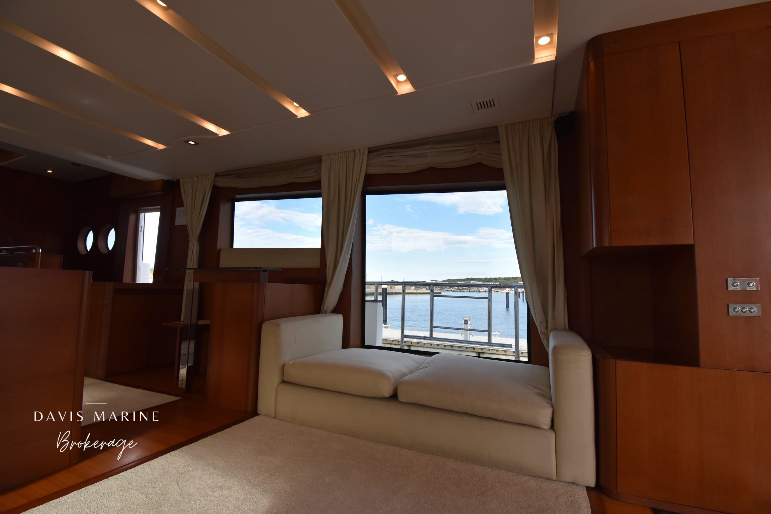 2008 Aicon 85 Flybridge
