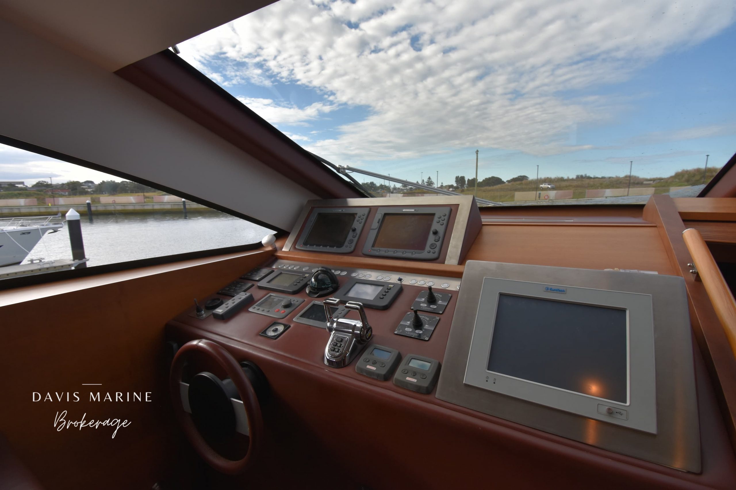 2008 Aicon 85 Flybridge