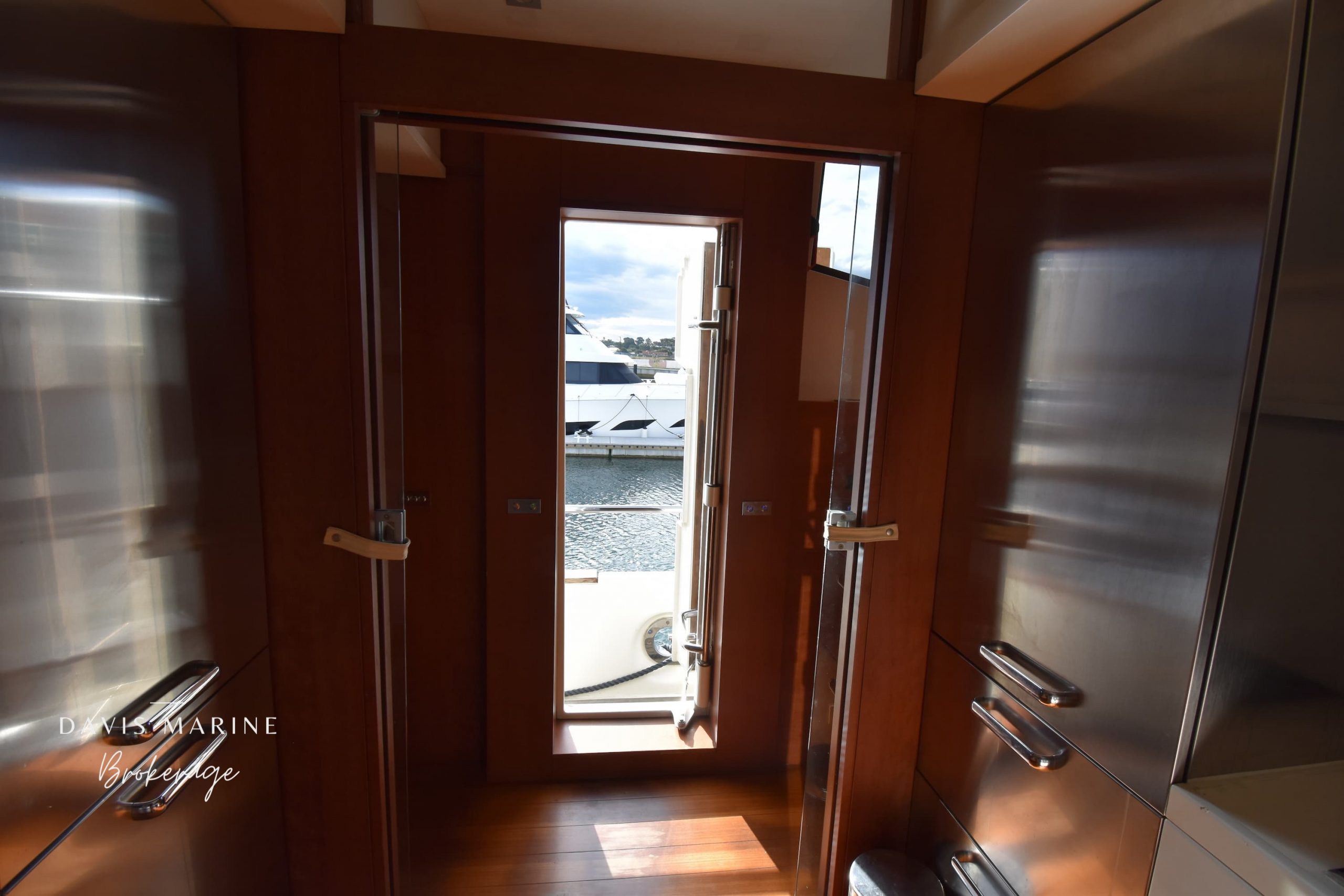 2008 Aicon 85 Flybridge