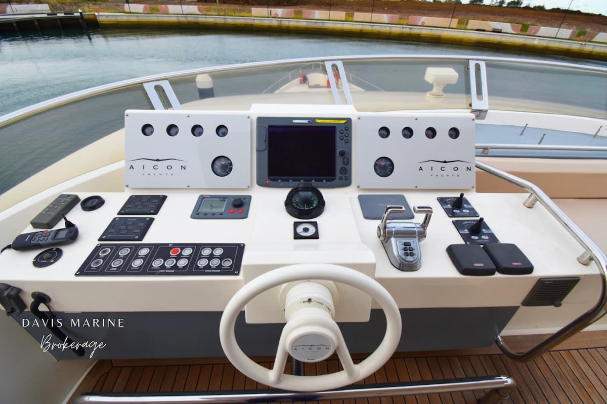 2008 Aicon 85 Flybridge