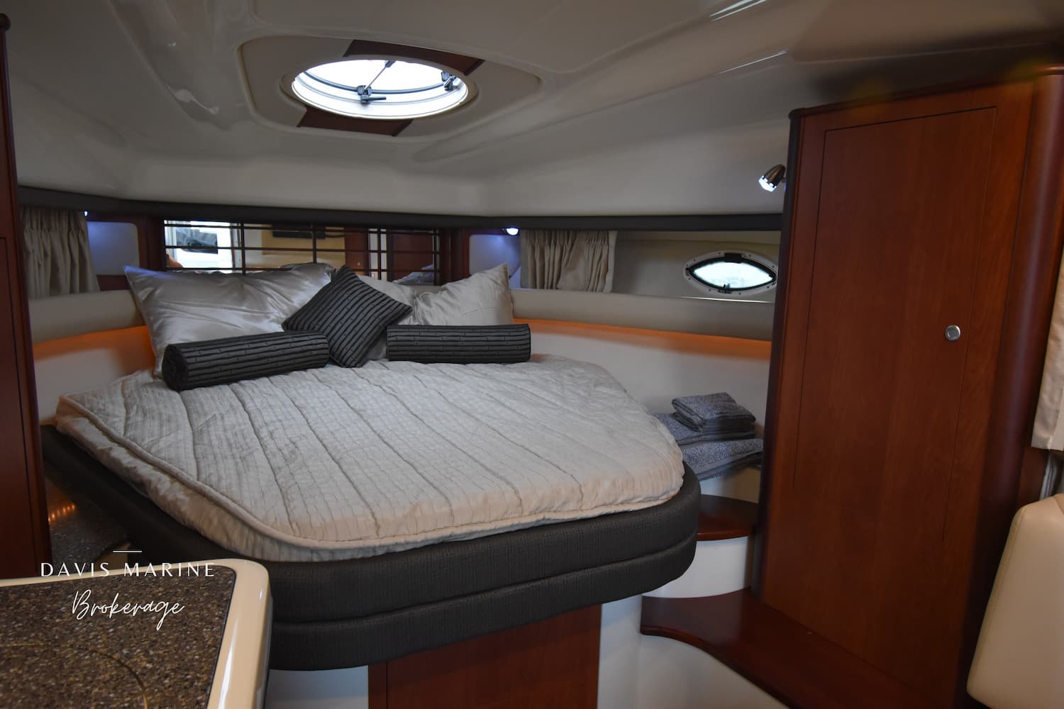 2007 Monterey 330
