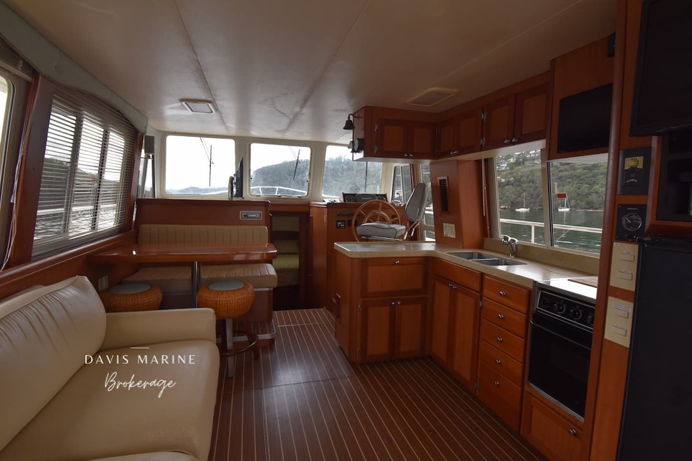2008 Mainship 400 Trawler 13