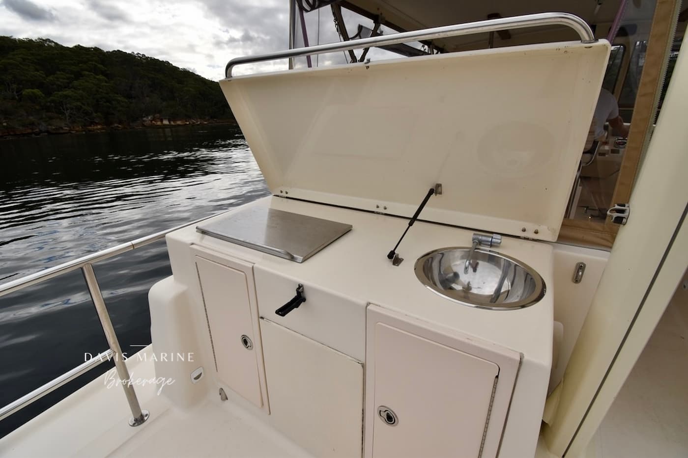 2008 Mainship 400 Trawler 37