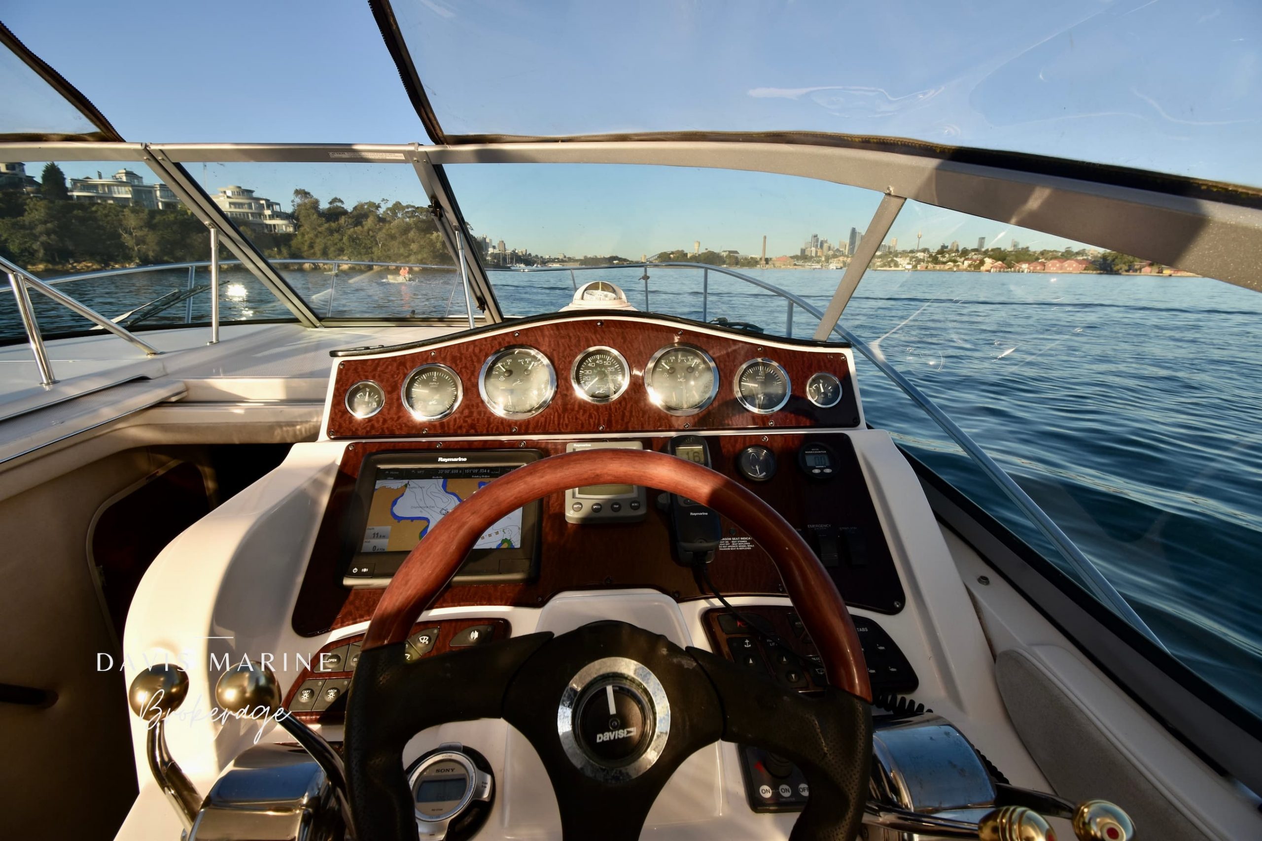 2009 Sea Ray 330 Sundancer 10