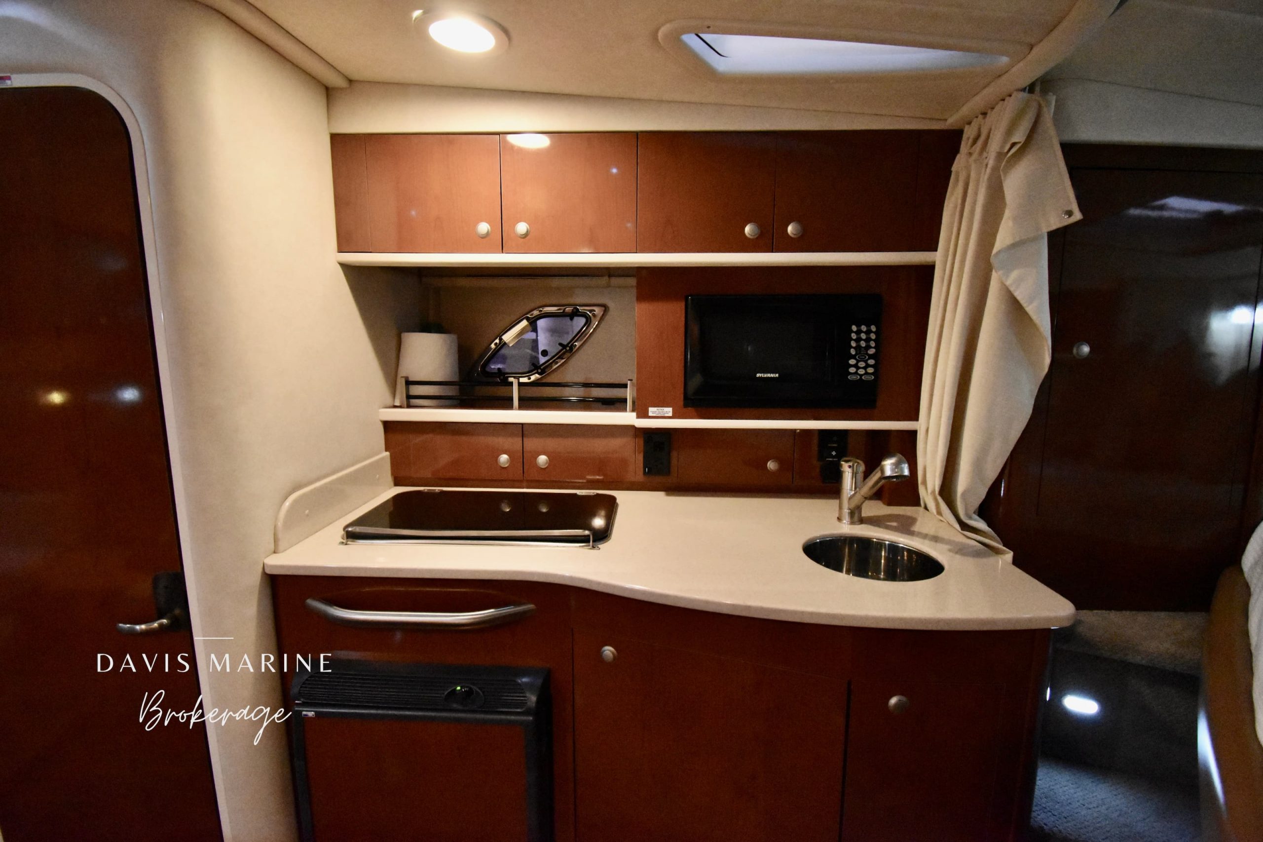 2009 Sea Ray 330 Sundancer 14