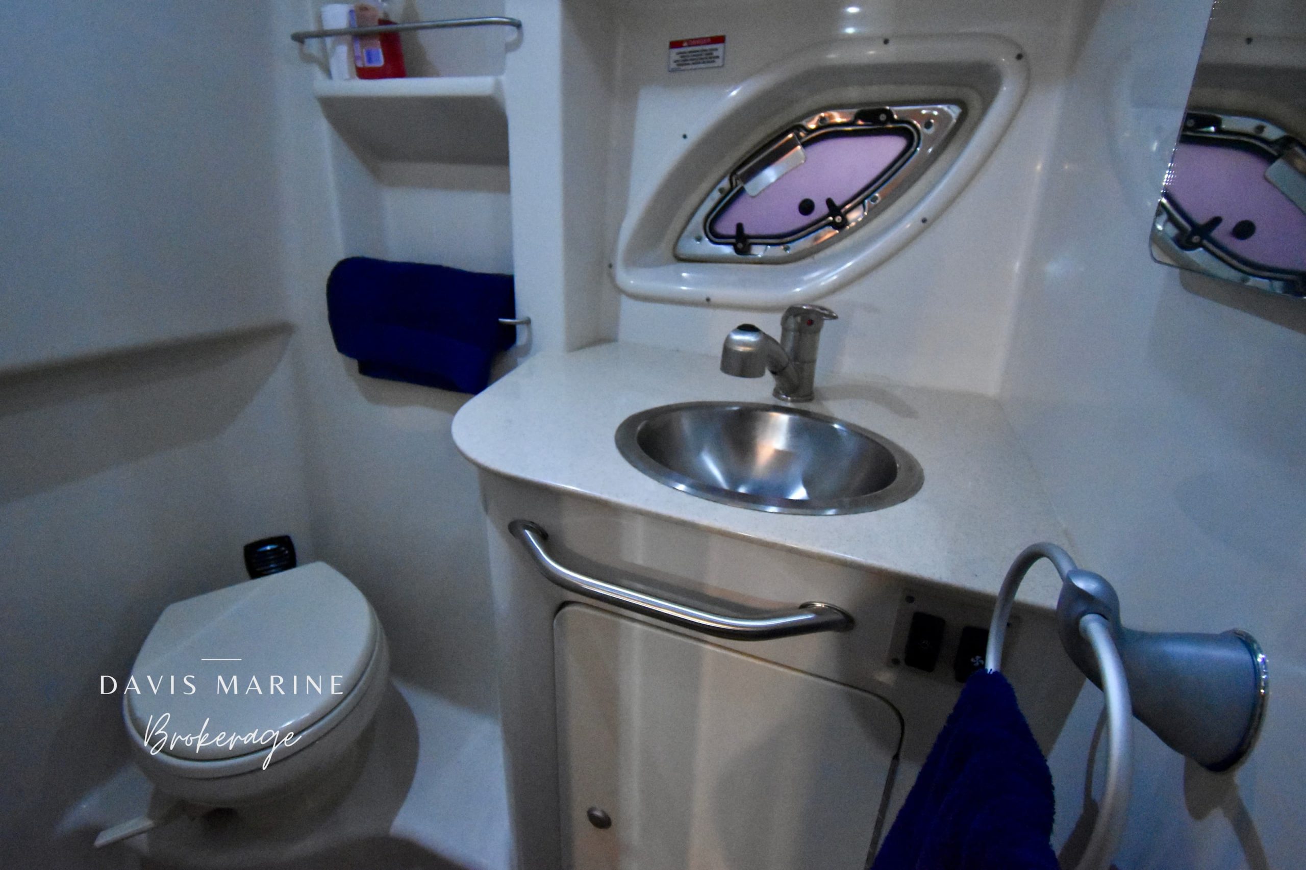 2009 Sea Ray 330 Sundancer 15