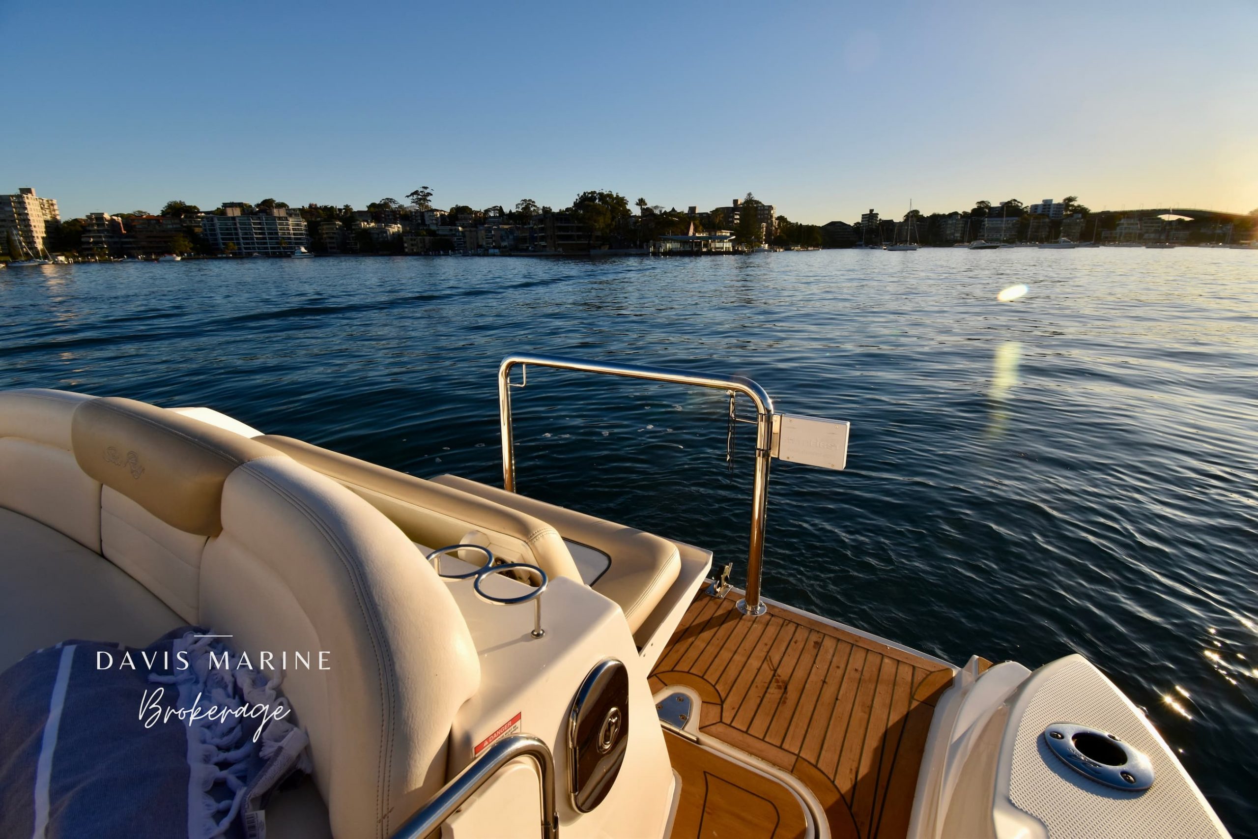 2009 Sea Ray 330 Sundancer 16