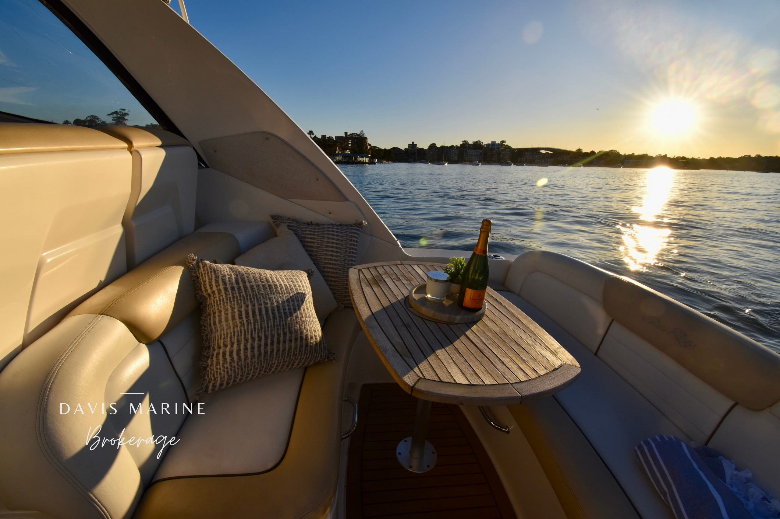 2009 Sea Ray 330 Sundancer 5