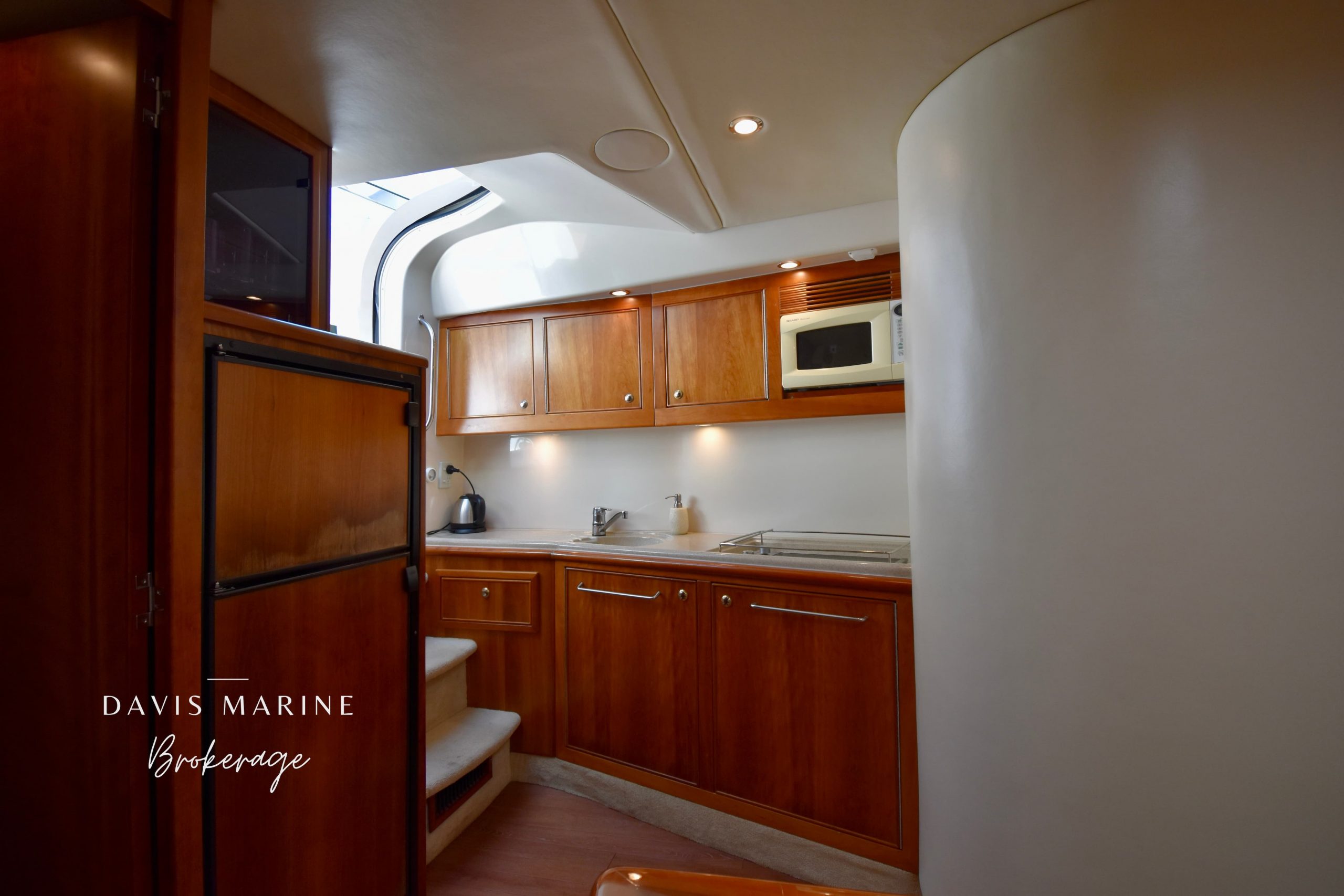 1 Updated 2005 Riviera M430 Sports Cruiser 10