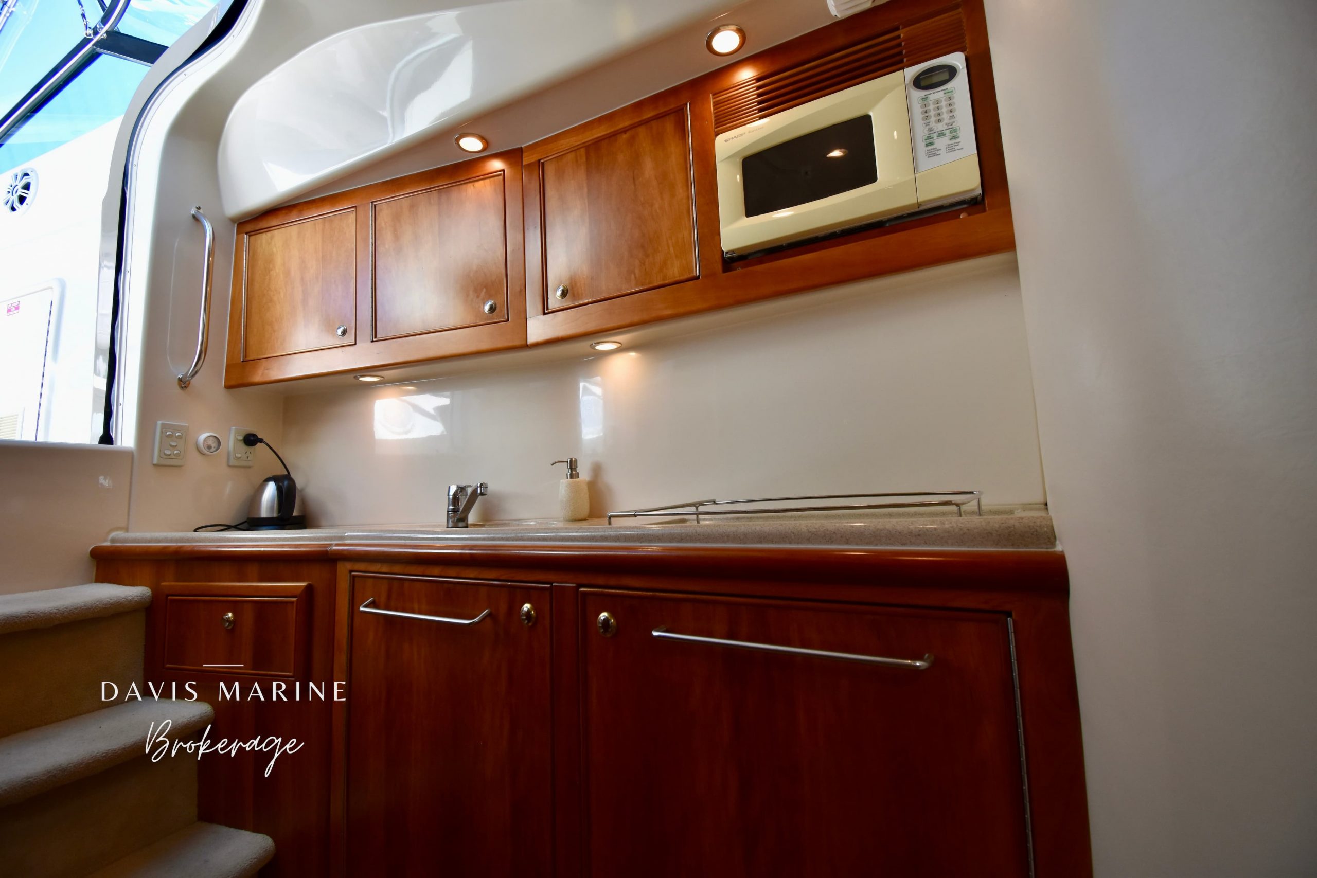 1 Updated 2005 Riviera M430 Sports Cruiser 11