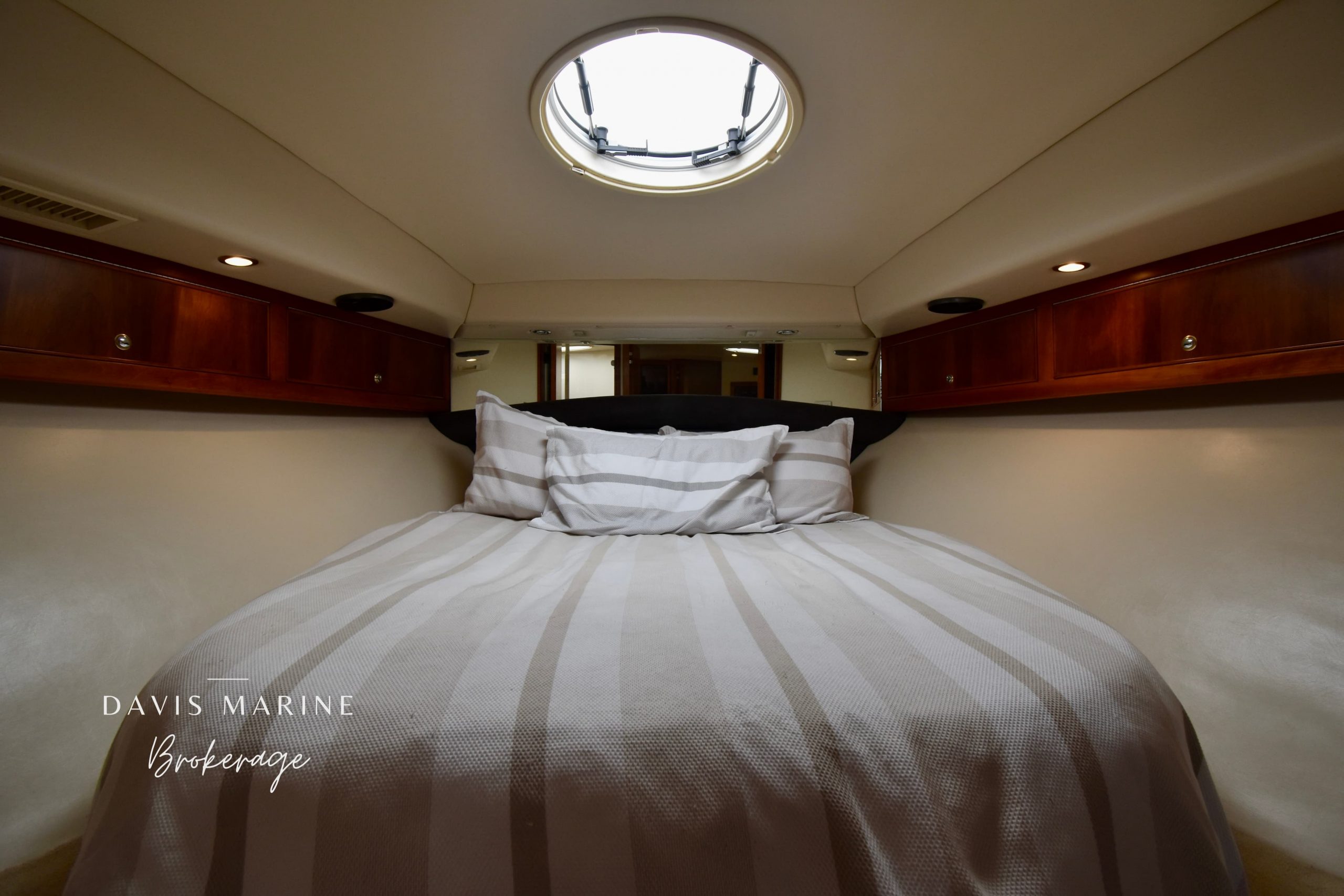 1 Updated 2005 Riviera M430 Sports Cruiser 12
