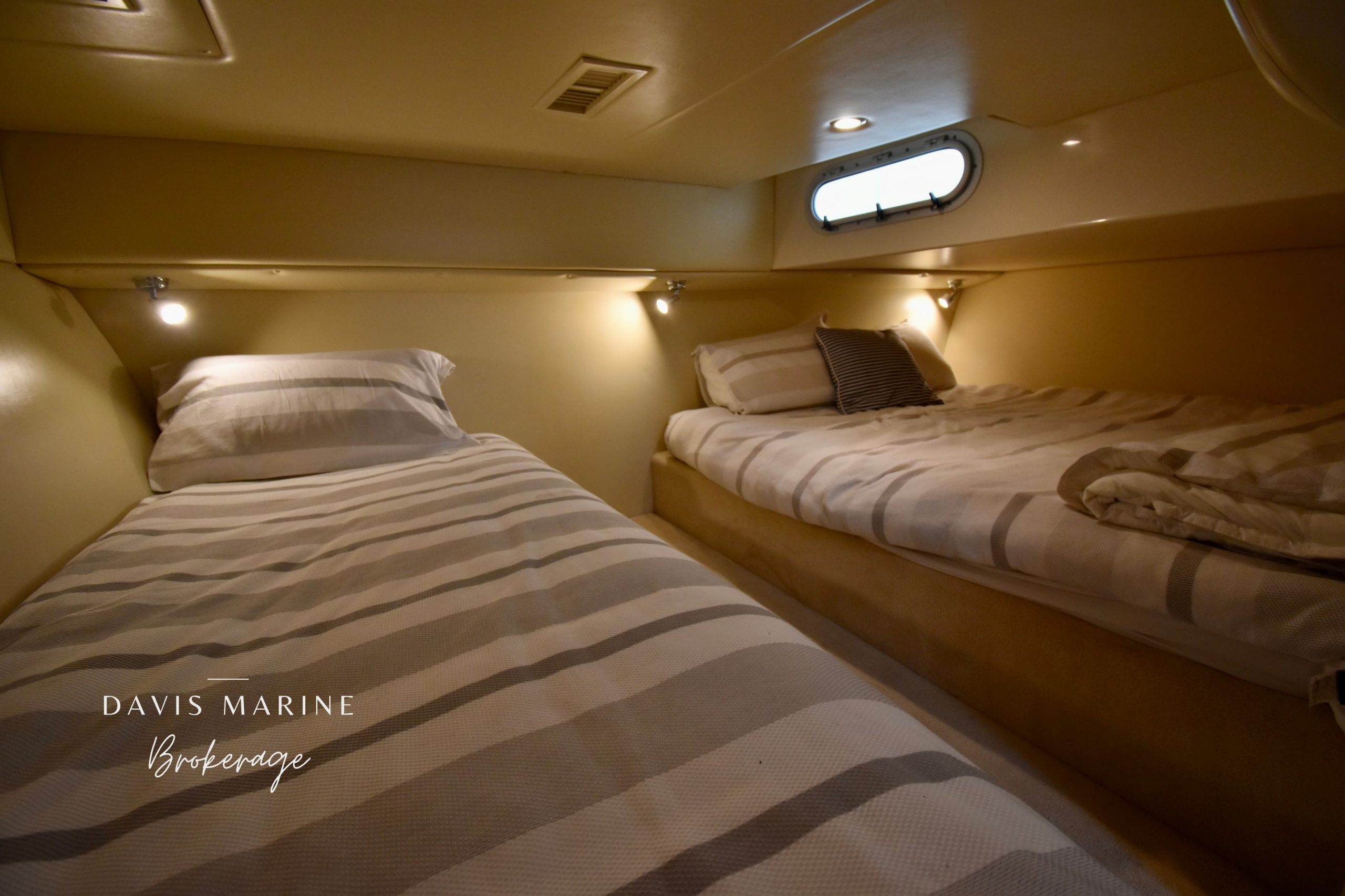 1 Updated 2005 Riviera M430 Sports Cruiser 13