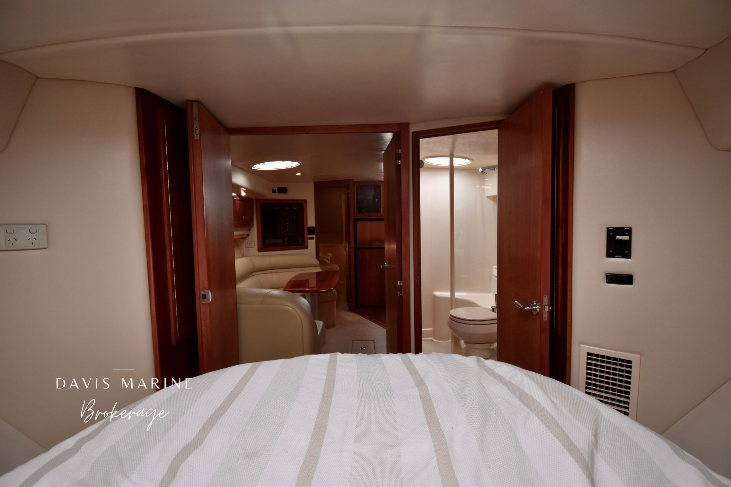 1 Updated 2005 Riviera M430 Sports Cruiser 14
