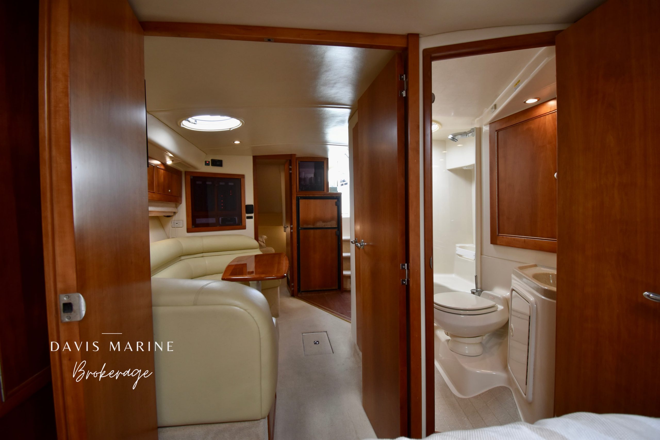 1 Updated 2005 Riviera M430 Sports Cruiser 15