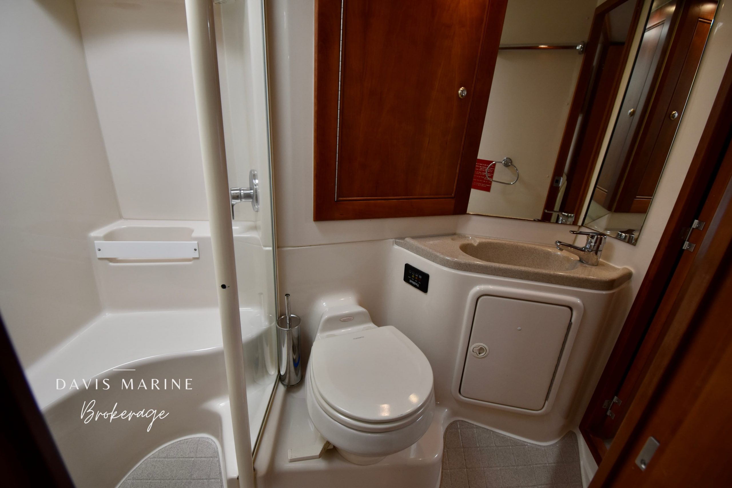 1 Updated 2005 Riviera M430 Sports Cruiser 16