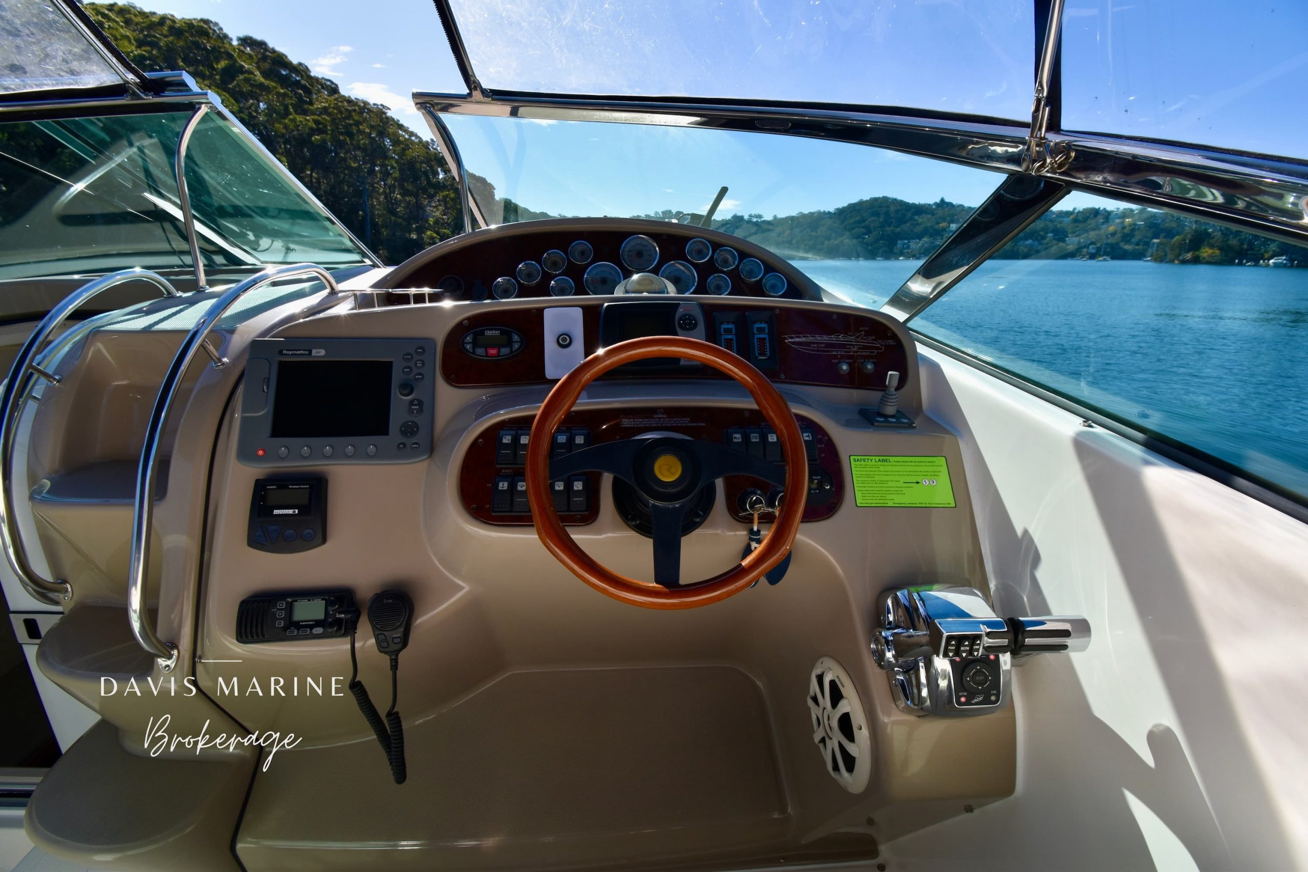 1 Updated 2005 Riviera M430 Sports Cruiser 18