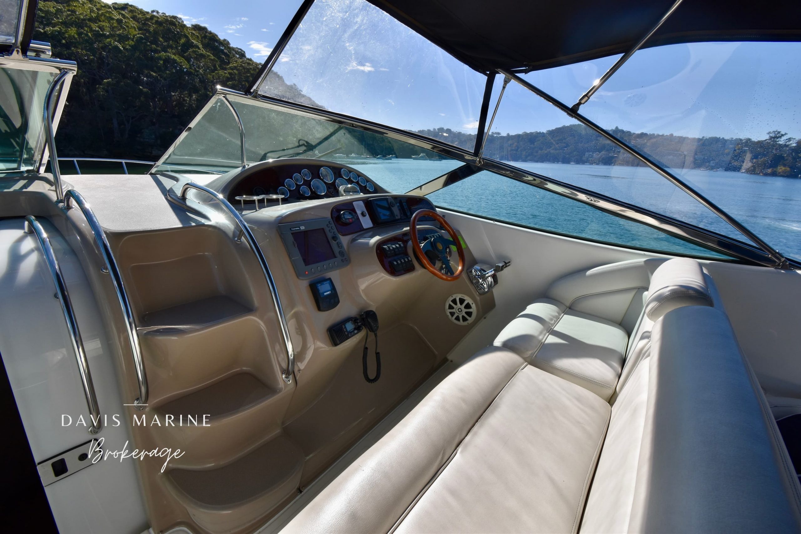 1 Updated 2005 Riviera M430 Sports Cruiser 19