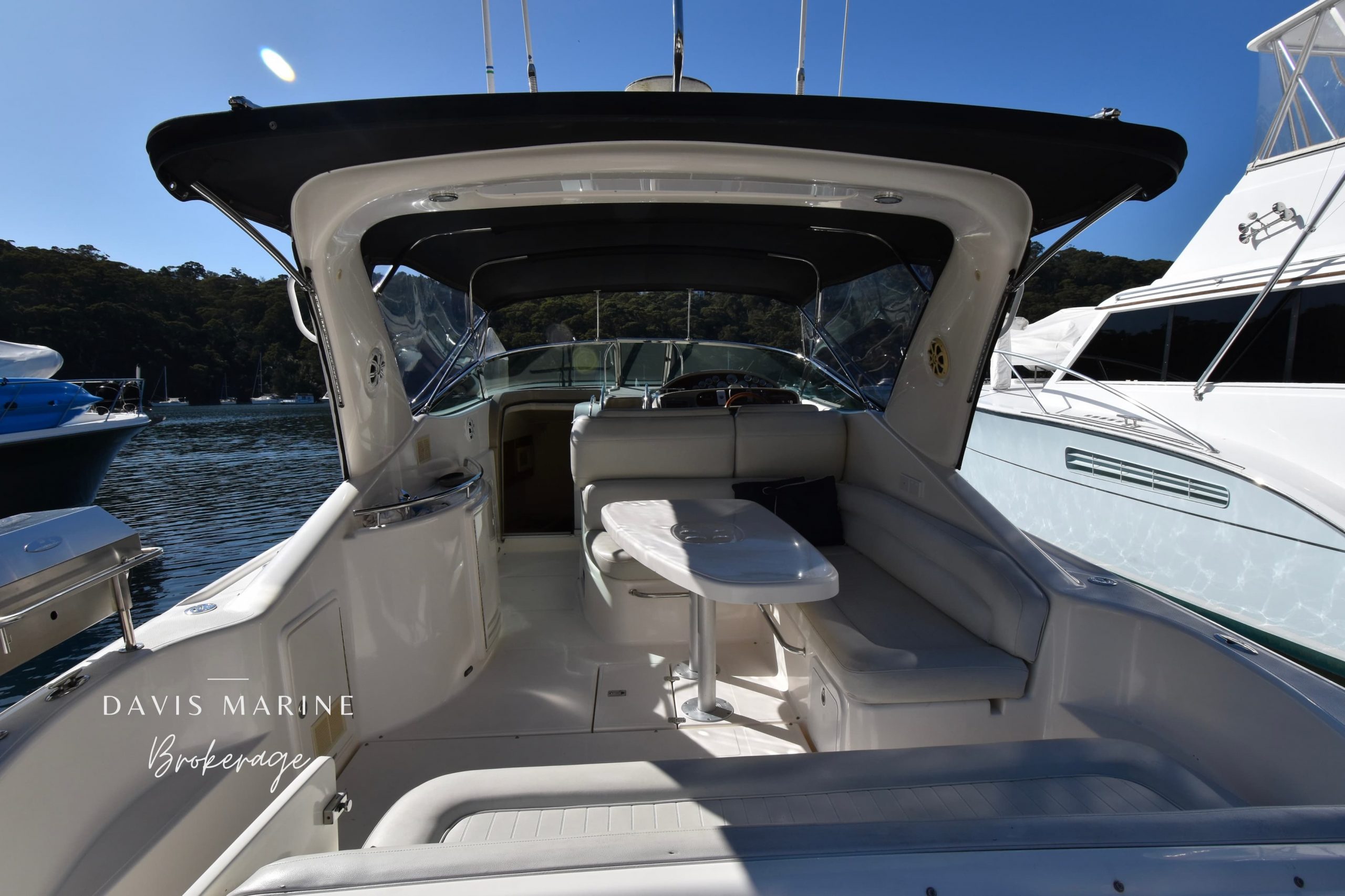 1 Updated 2005 Riviera M430 Sports Cruiser 20