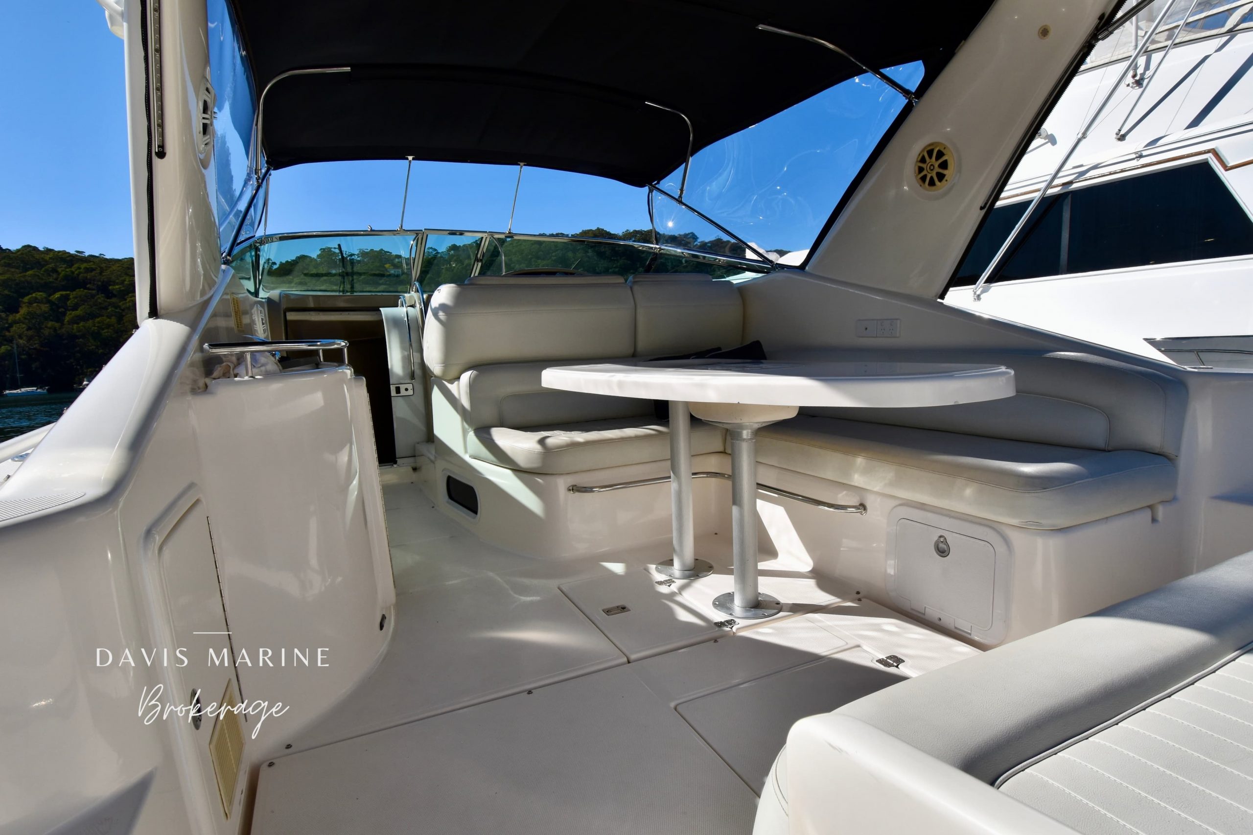 1 Updated 2005 Riviera M430 Sports Cruiser 21