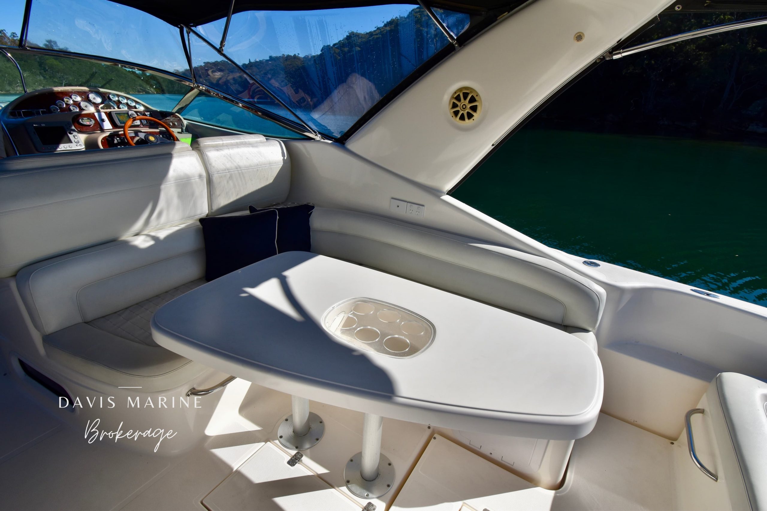 1 Updated 2005 Riviera M430 Sports Cruiser 22