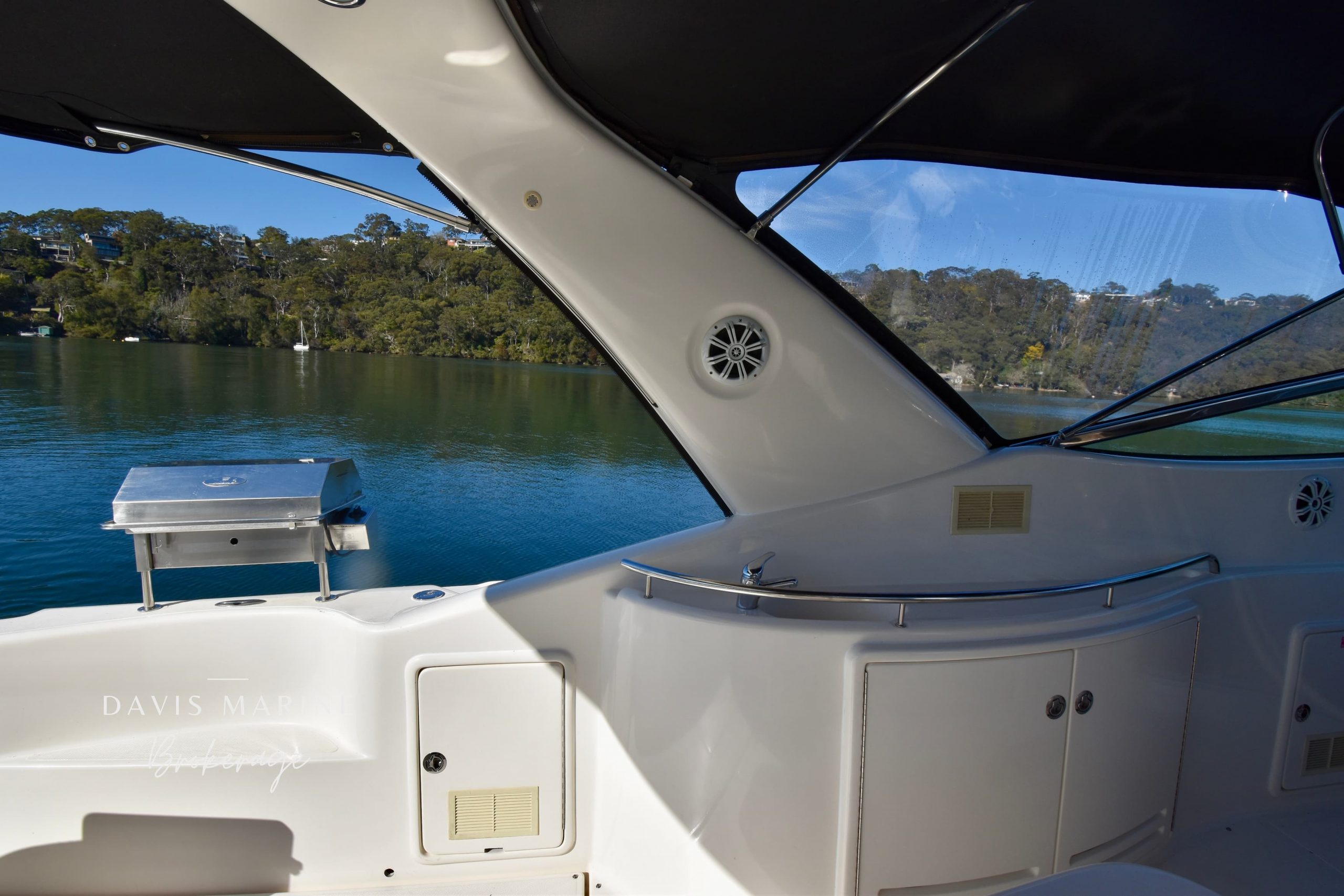 1 Updated 2005 Riviera M430 Sports Cruiser 24