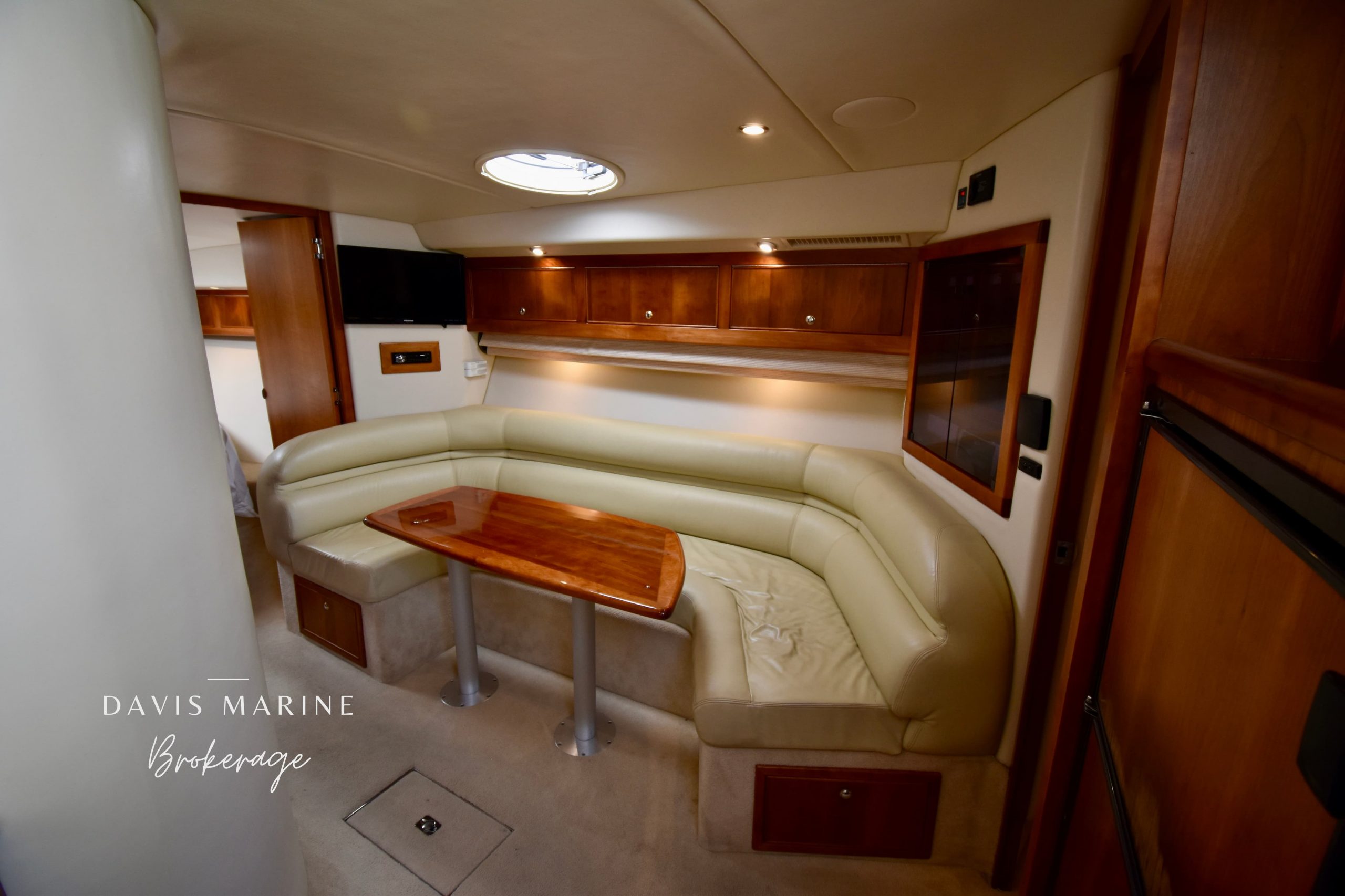 1 Updated 2005 Riviera M430 Sports Cruiser 8