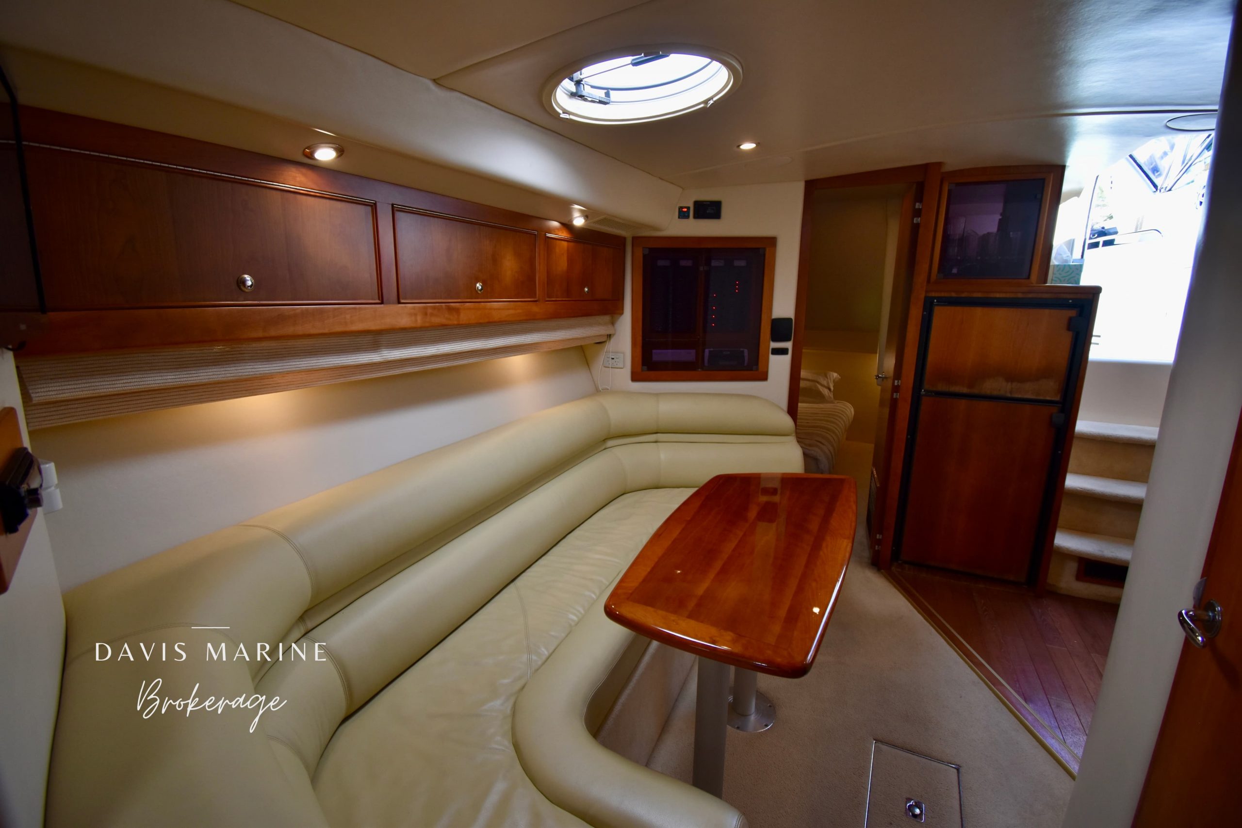1 Updated 2005 Riviera M430 Sports Cruiser 9