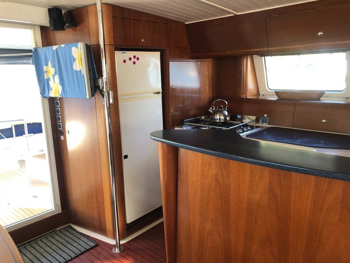 2005 FOUNTAINE PAJOT CUMBERLAND 44 12