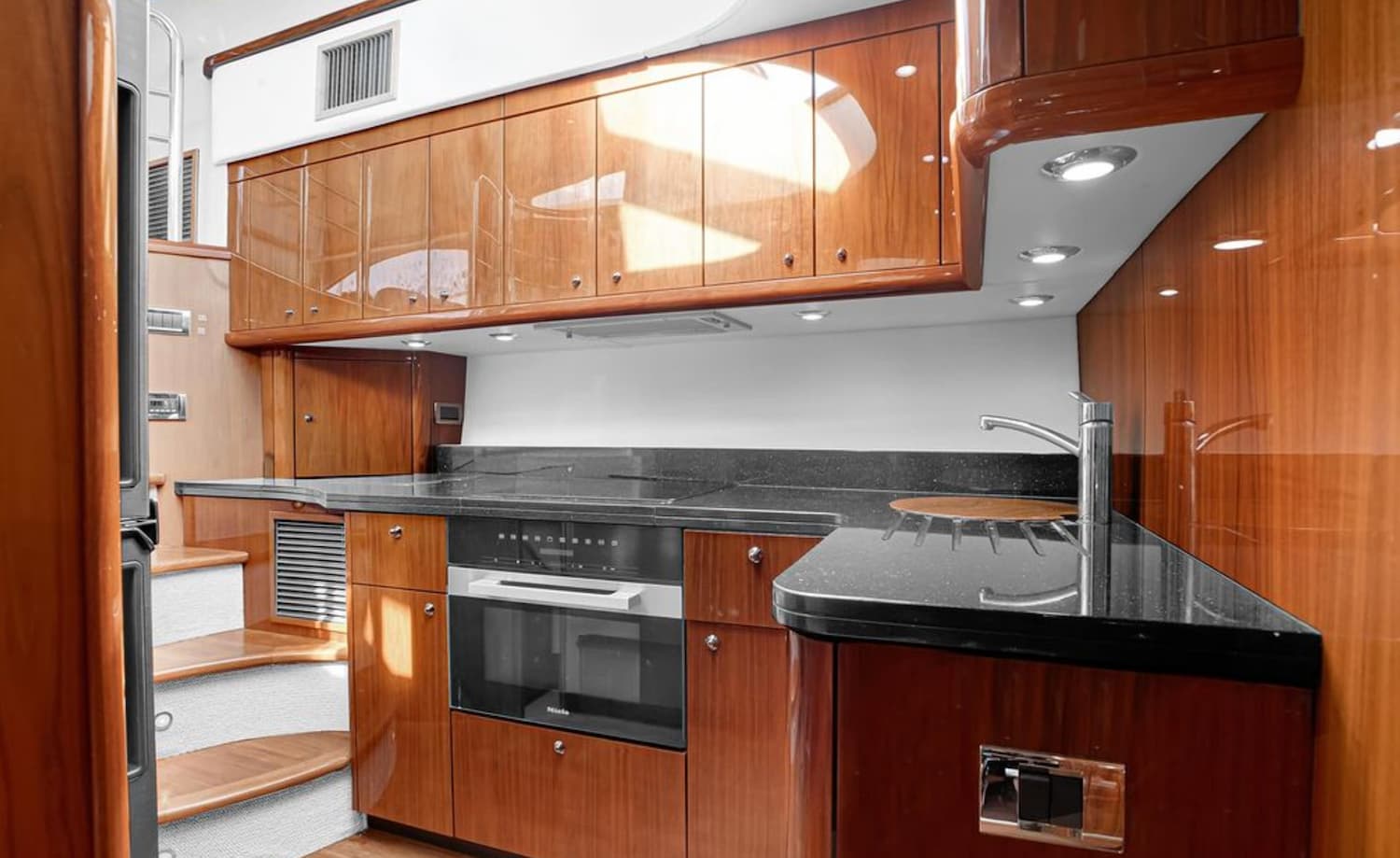2009 Sunseeker Manhattan 52 8