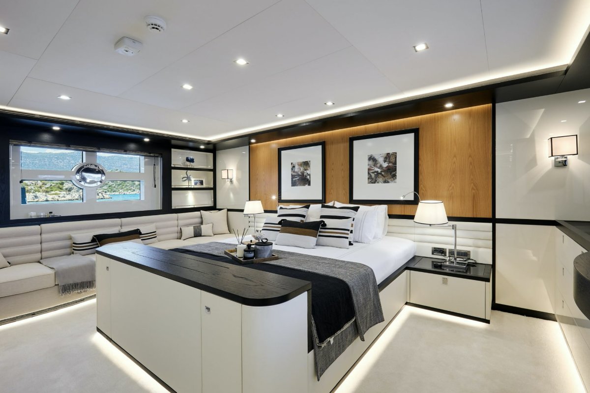 2011 BERING 77 15