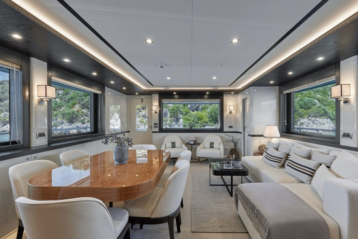2011 BERING 77 18