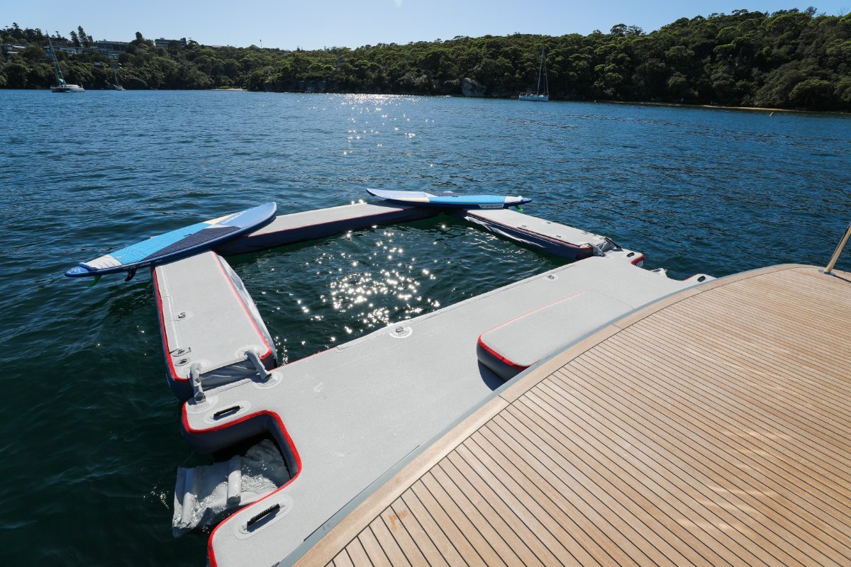 2011 BERING 77 23