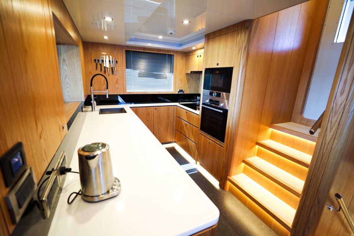 2011 BERING 77 26