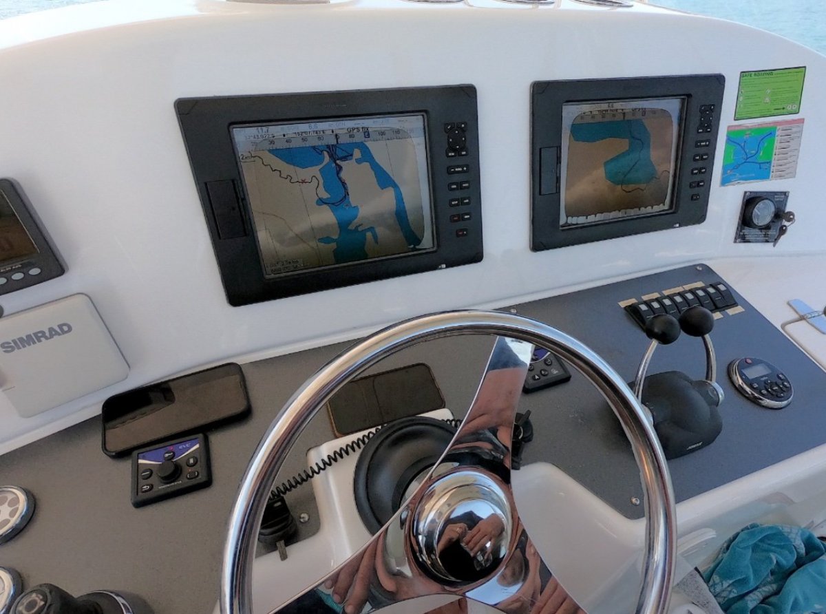 2011 MUSTANG M43 FLYBRIDGE 10