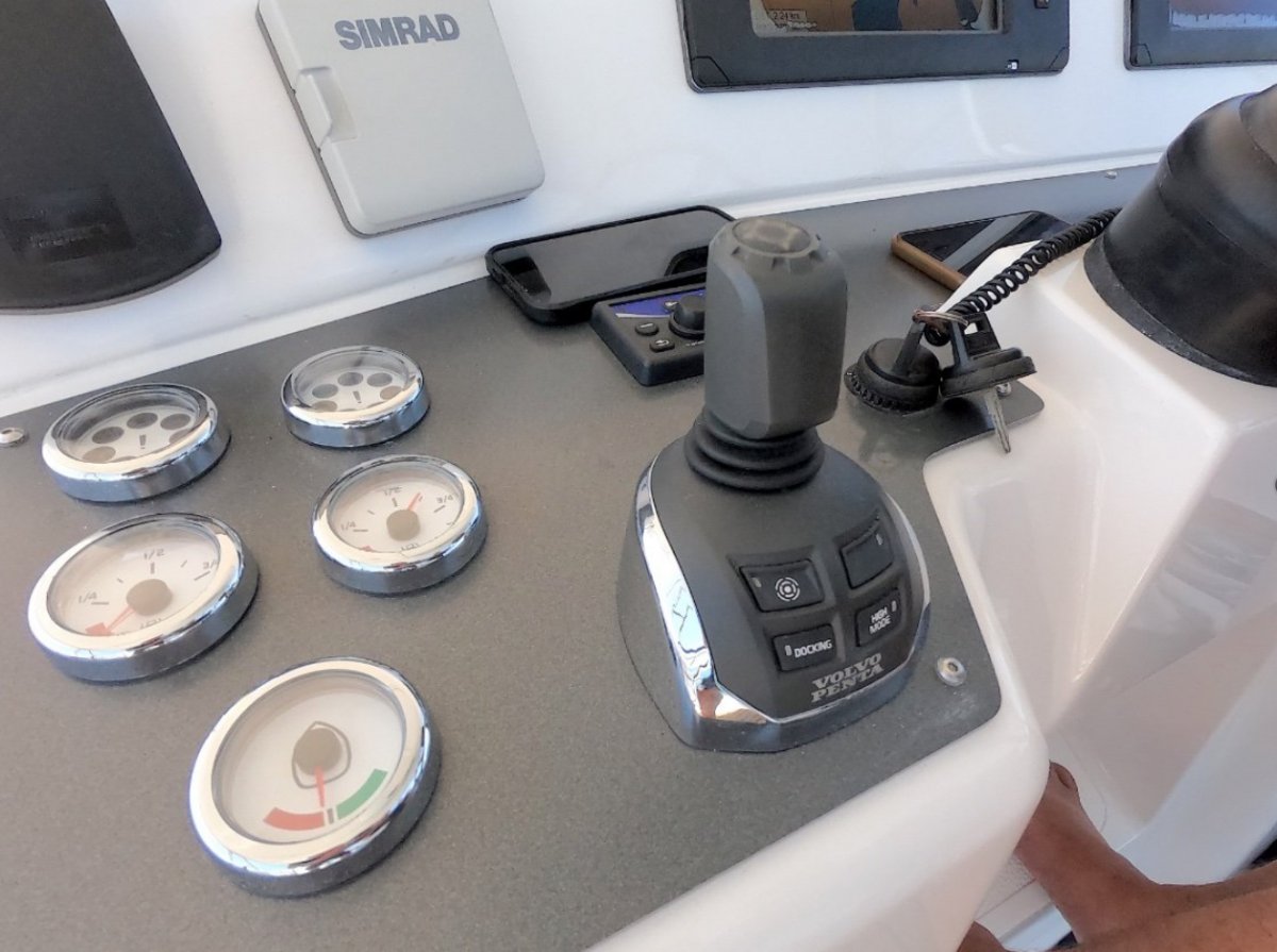 2011 MUSTANG M43 FLYBRIDGE 11