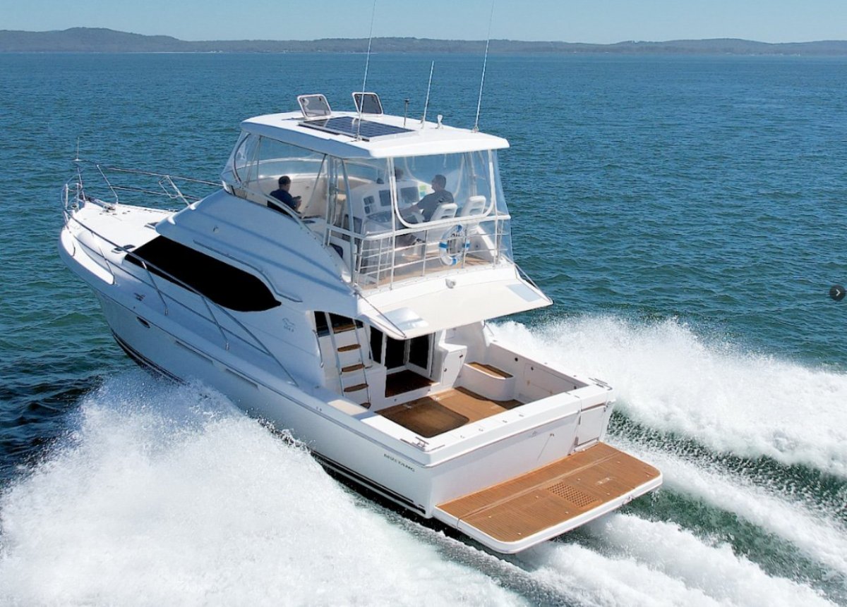 2011 MUSTANG M43 FLYBRIDGE 2