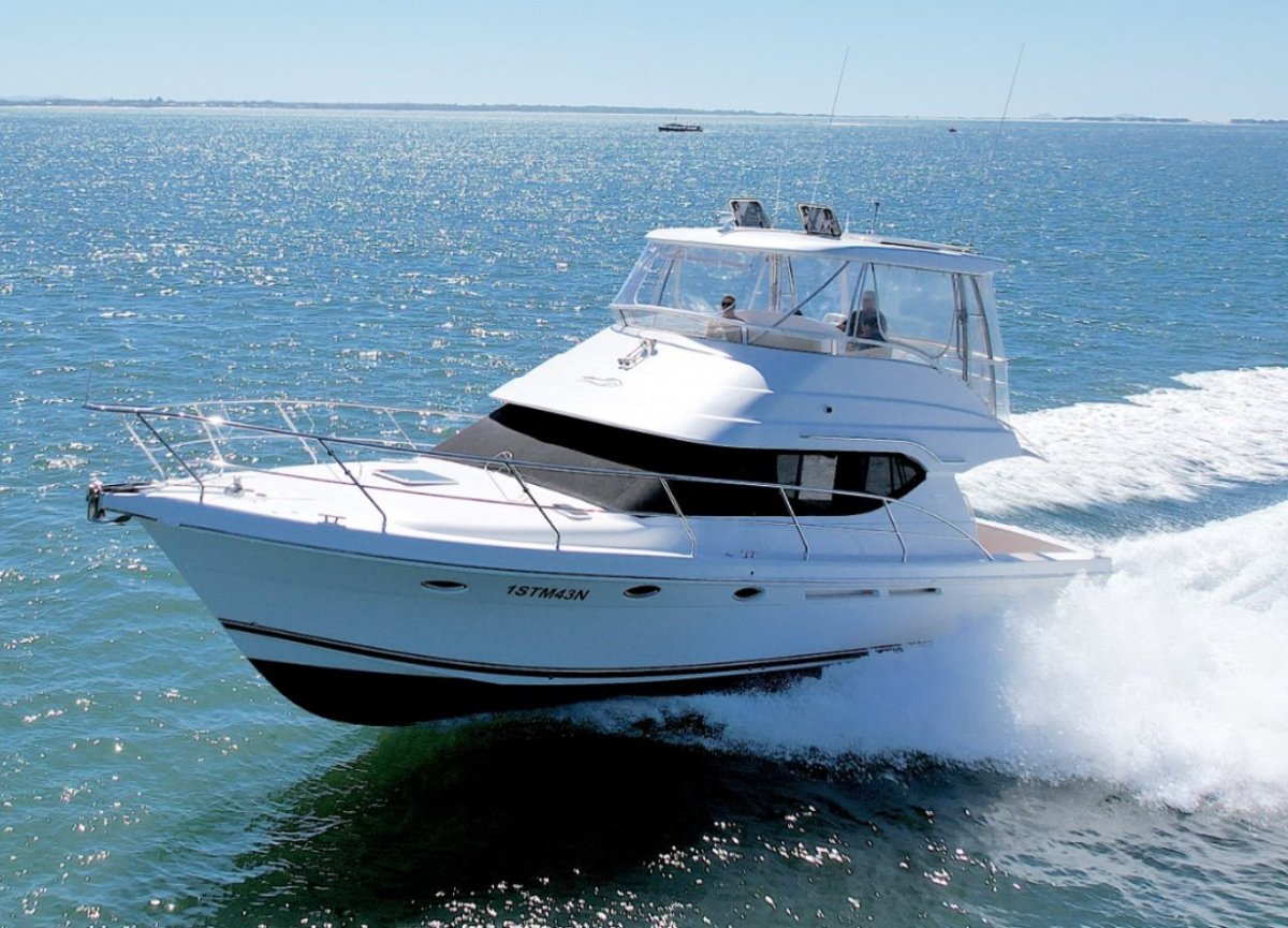 2011 MUSTANG M43 FLYBRIDGE 3
