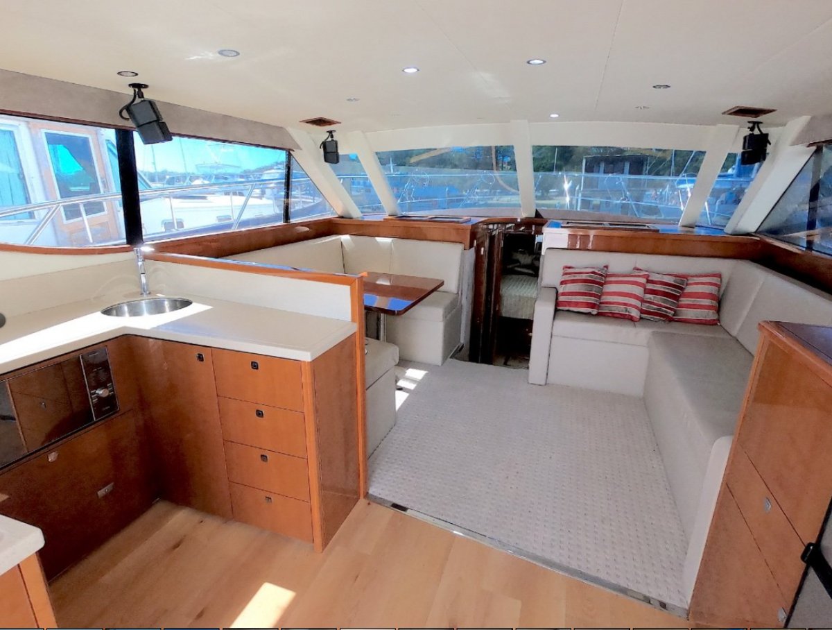 2011 MUSTANG M43 FLYBRIDGE 6