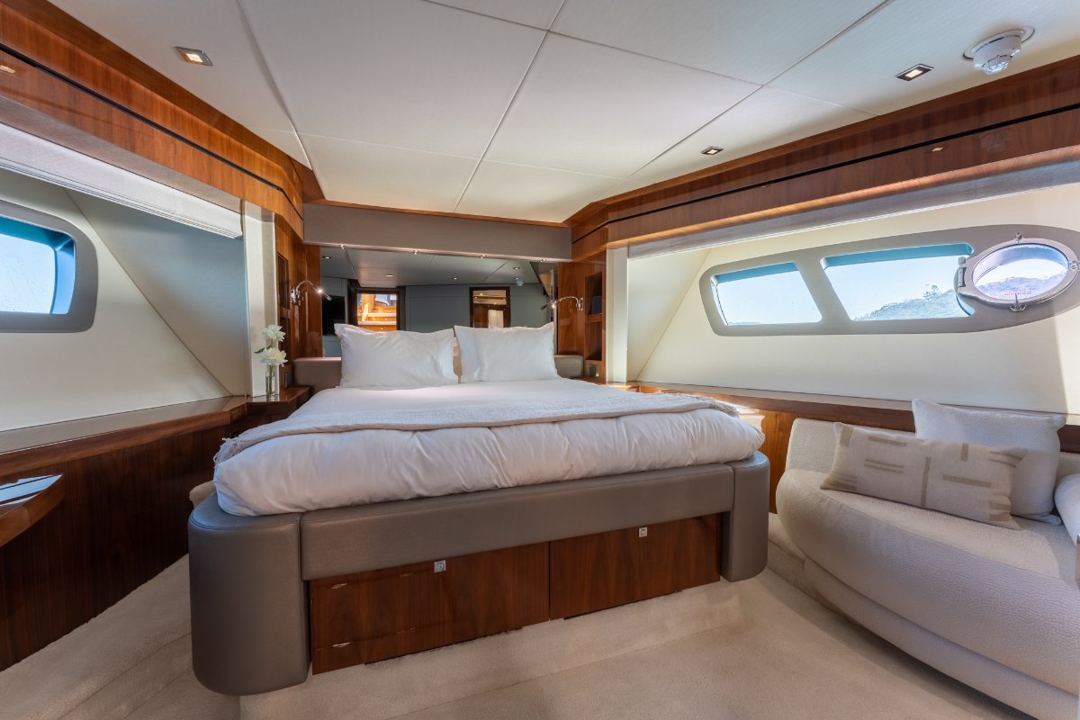 2013 SUNSEEKER 28 METRE YACHT 15