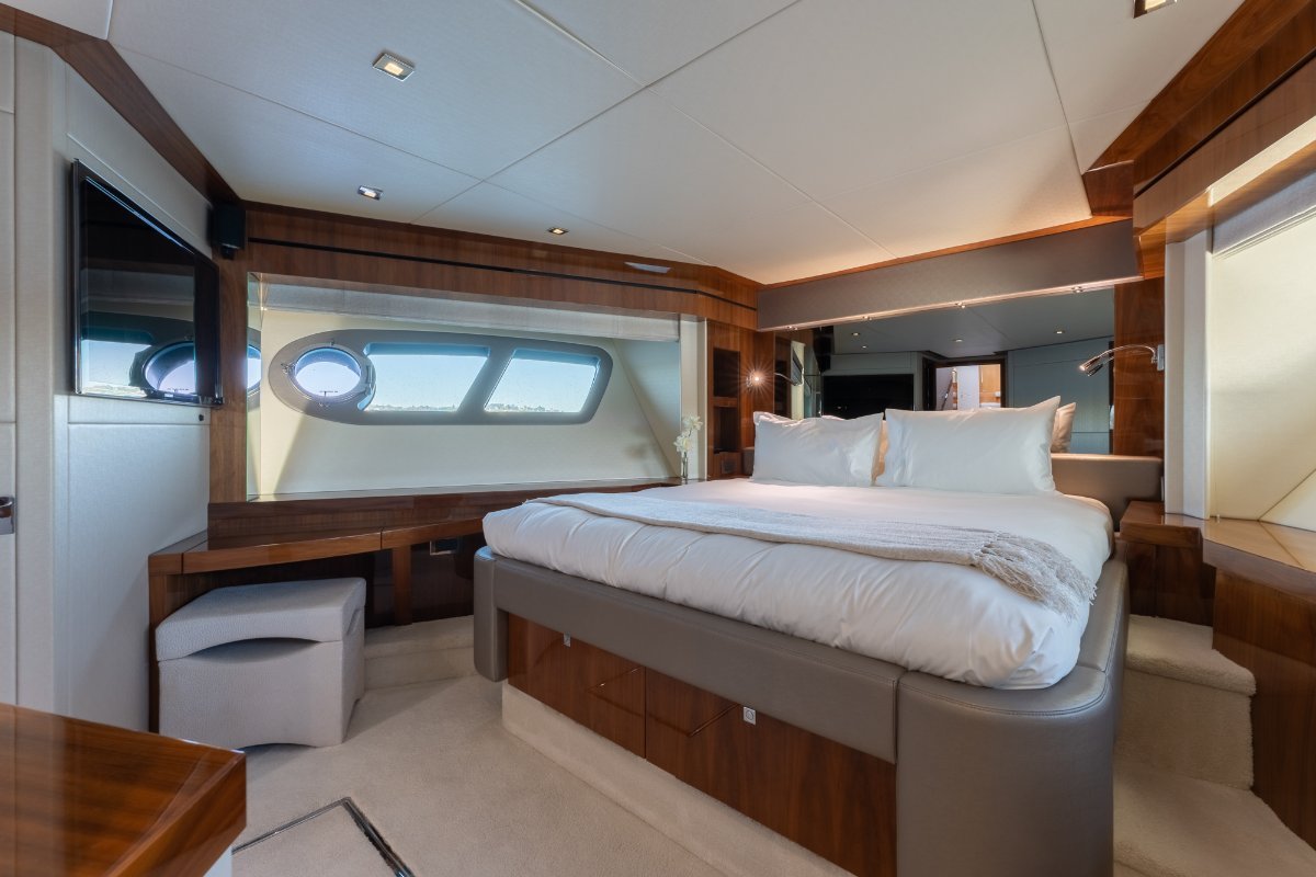 2013 SUNSEEKER 28 METRE YACHT 16