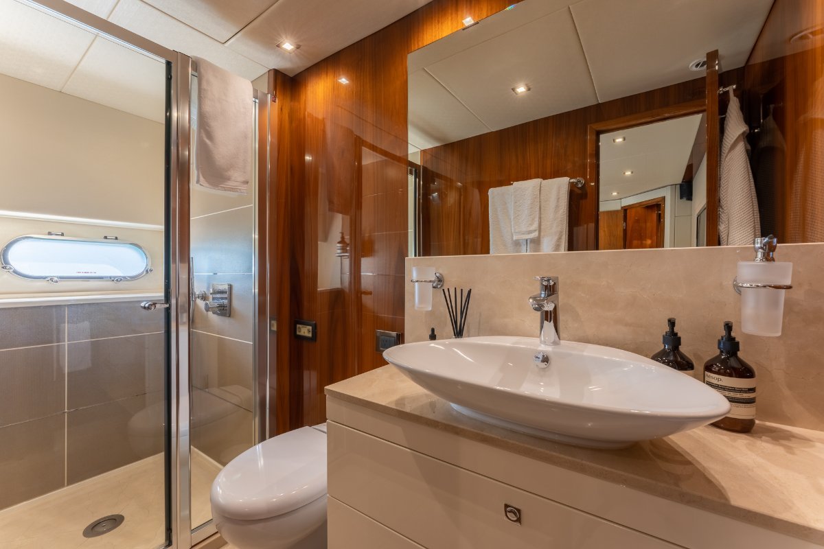 2013 SUNSEEKER 28 METRE YACHT 17