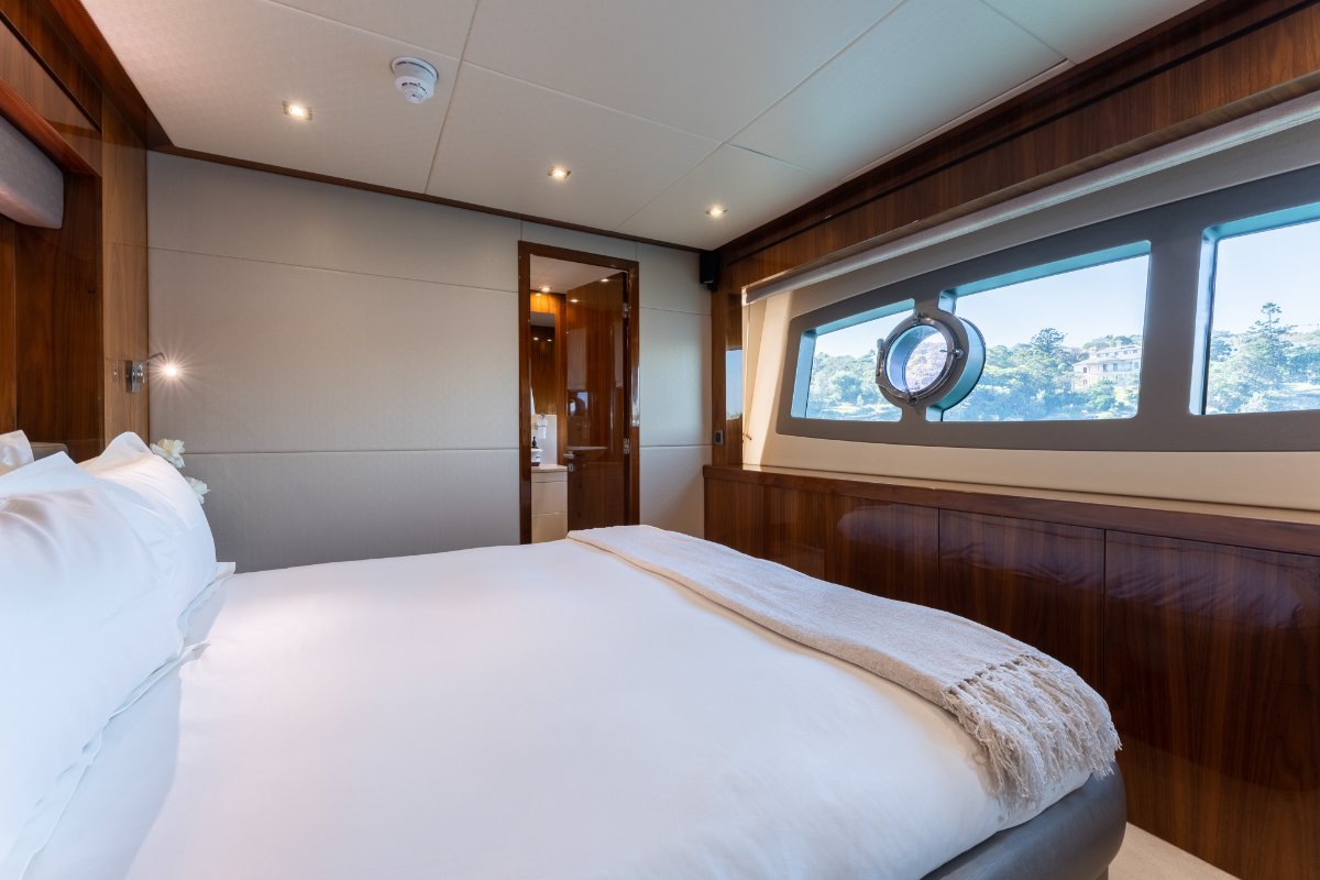 2013 SUNSEEKER 28 METRE YACHT 18