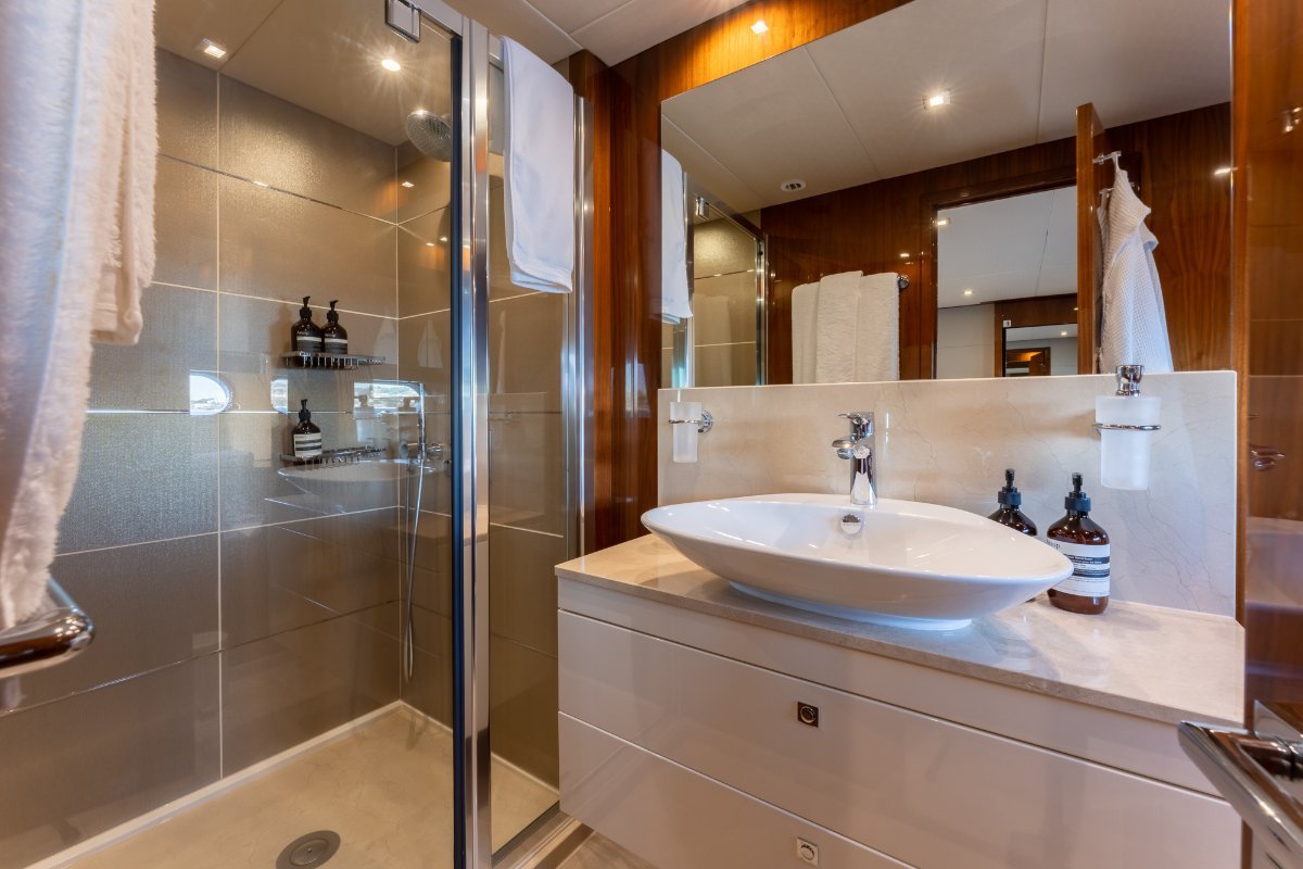 2013 SUNSEEKER 28 METRE YACHT 19