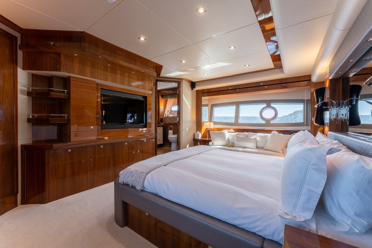 2013 SUNSEEKER 28 METRE YACHT 20