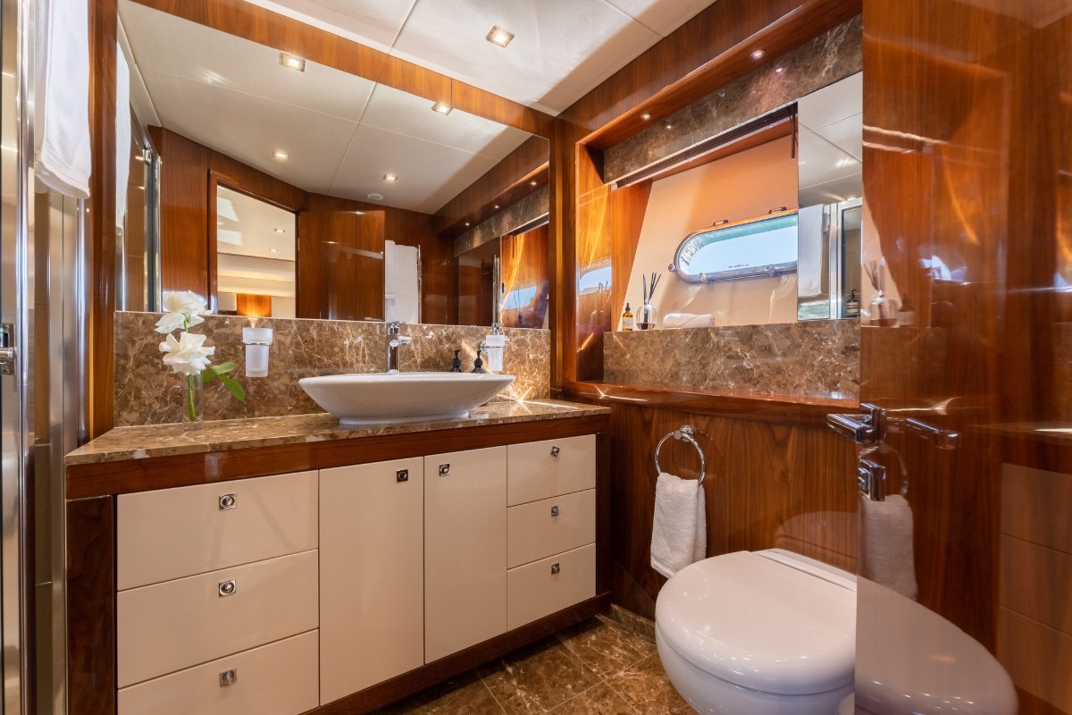2013 SUNSEEKER 28 METRE YACHT 21
