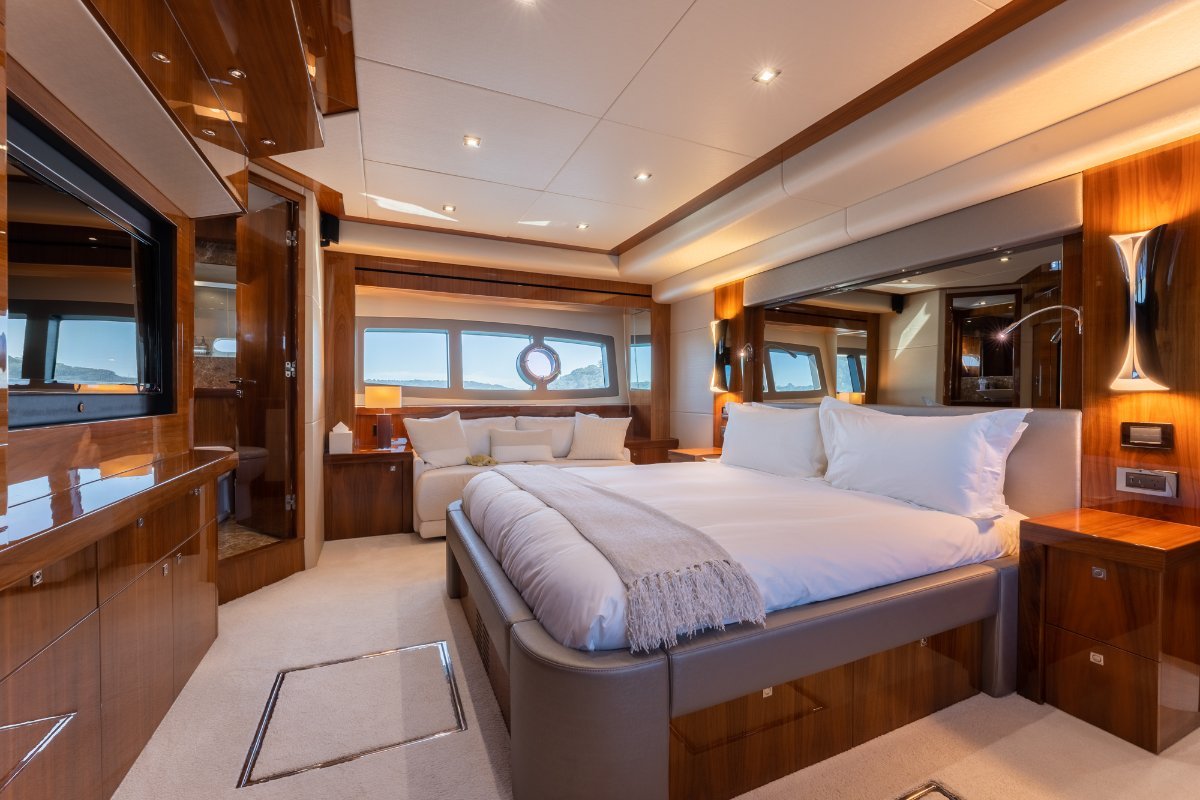 2013 SUNSEEKER 28 METRE YACHT 22