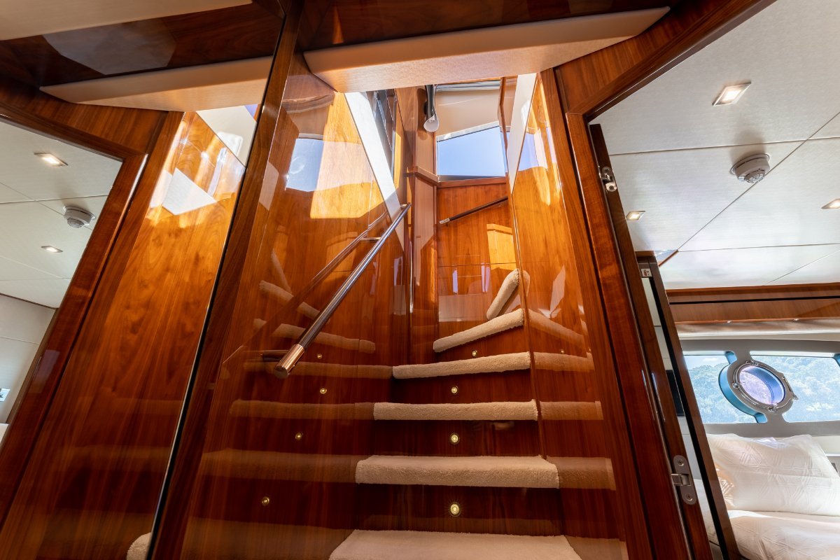 2013 SUNSEEKER 28 METRE YACHT 24