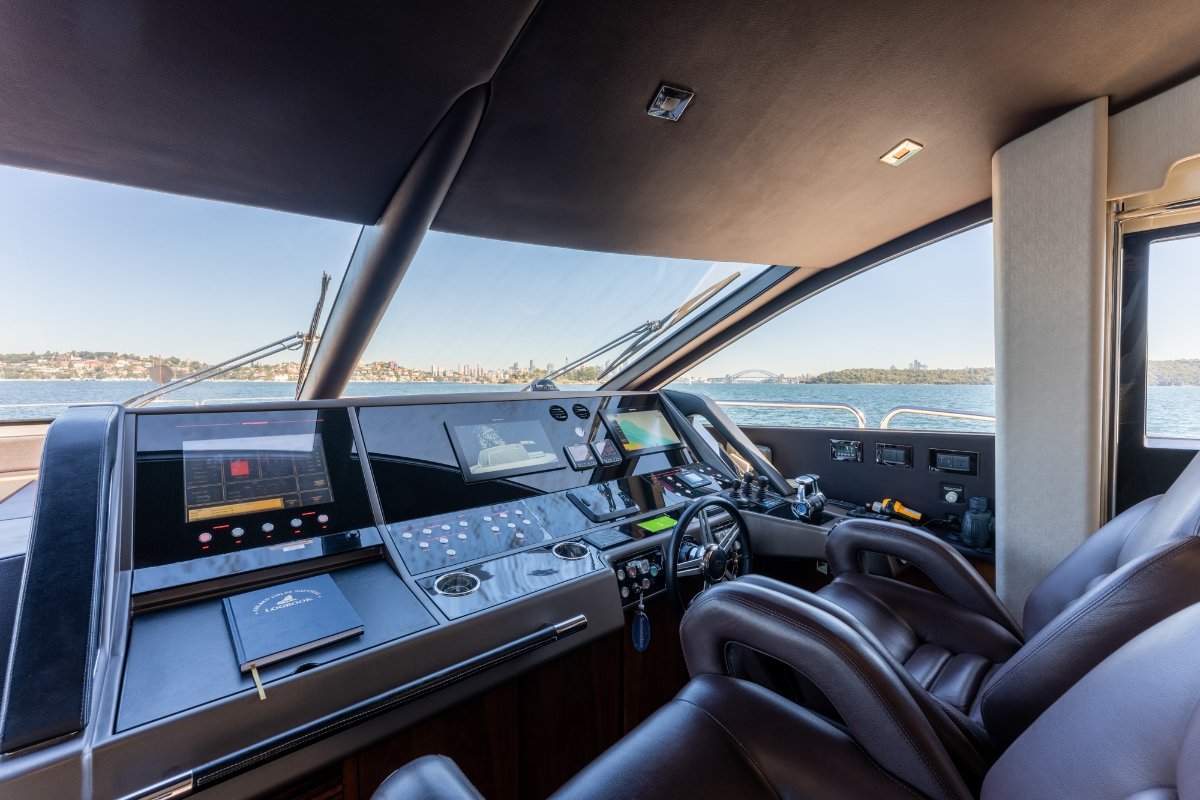 2013 SUNSEEKER 28 METRE YACHT 25