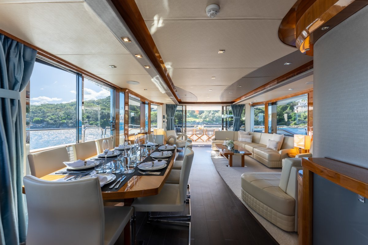 2013 SUNSEEKER 28 METRE YACHT 4